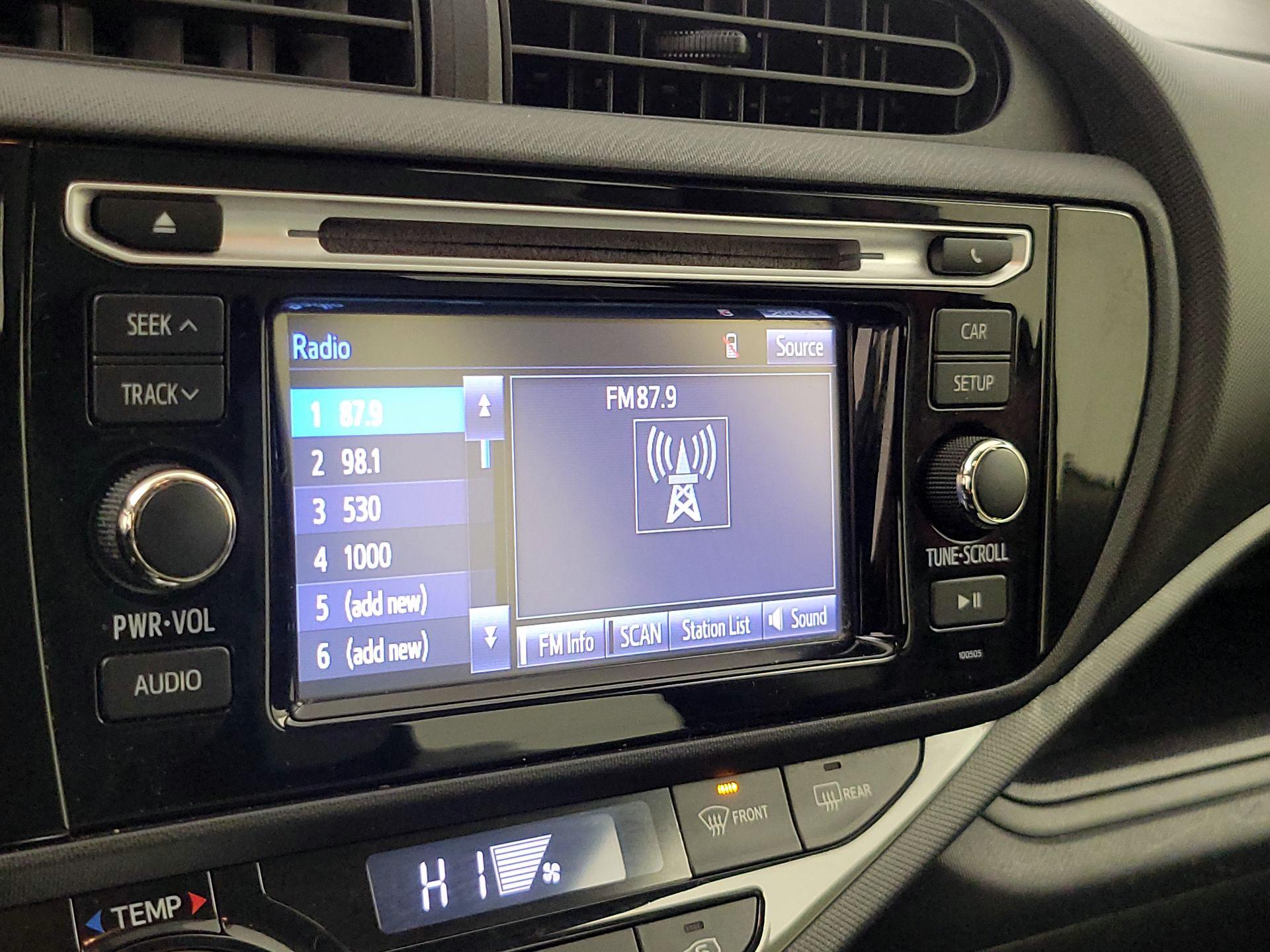 Thumbnail: 2015 Toyota Prius c - 14