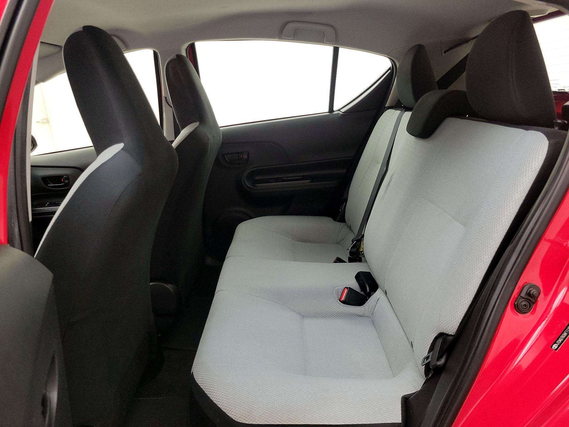 Thumbnail: 2015 Toyota Prius c - 17