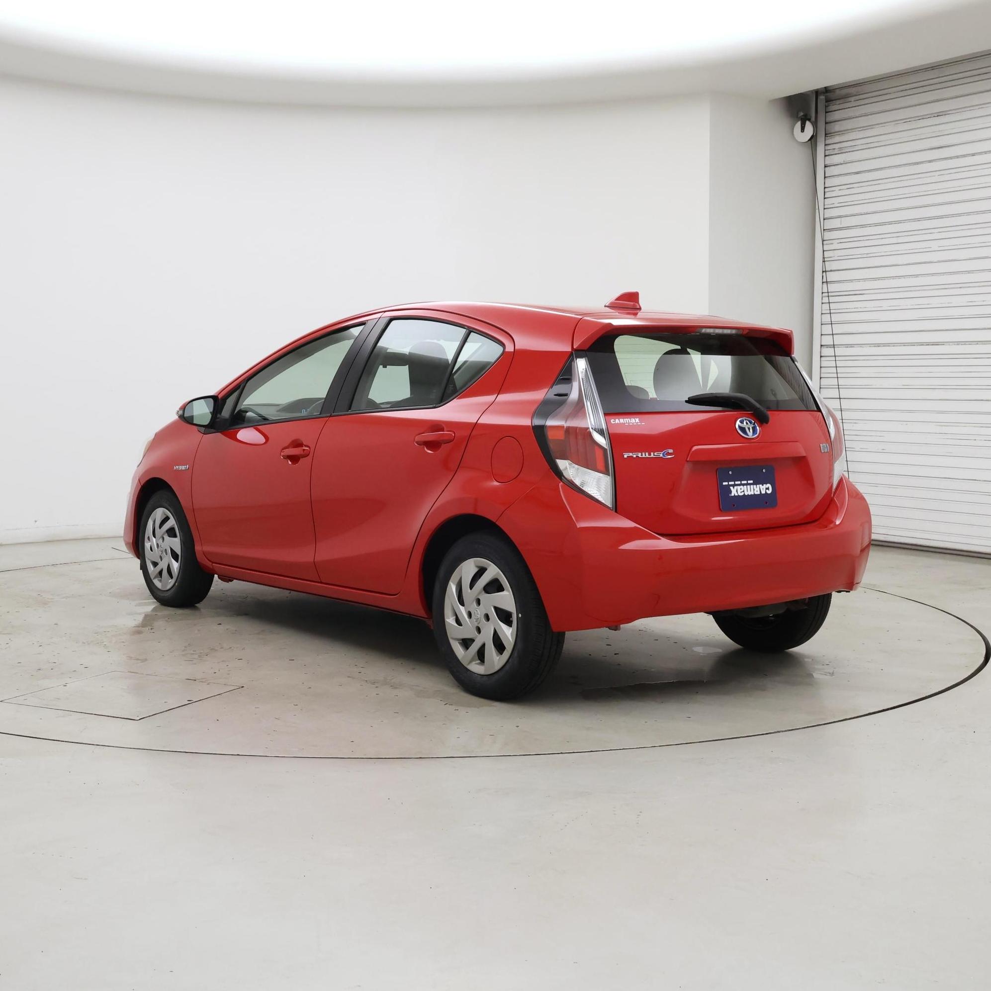 Thumbnail: 2015 Toyota Prius c - 2