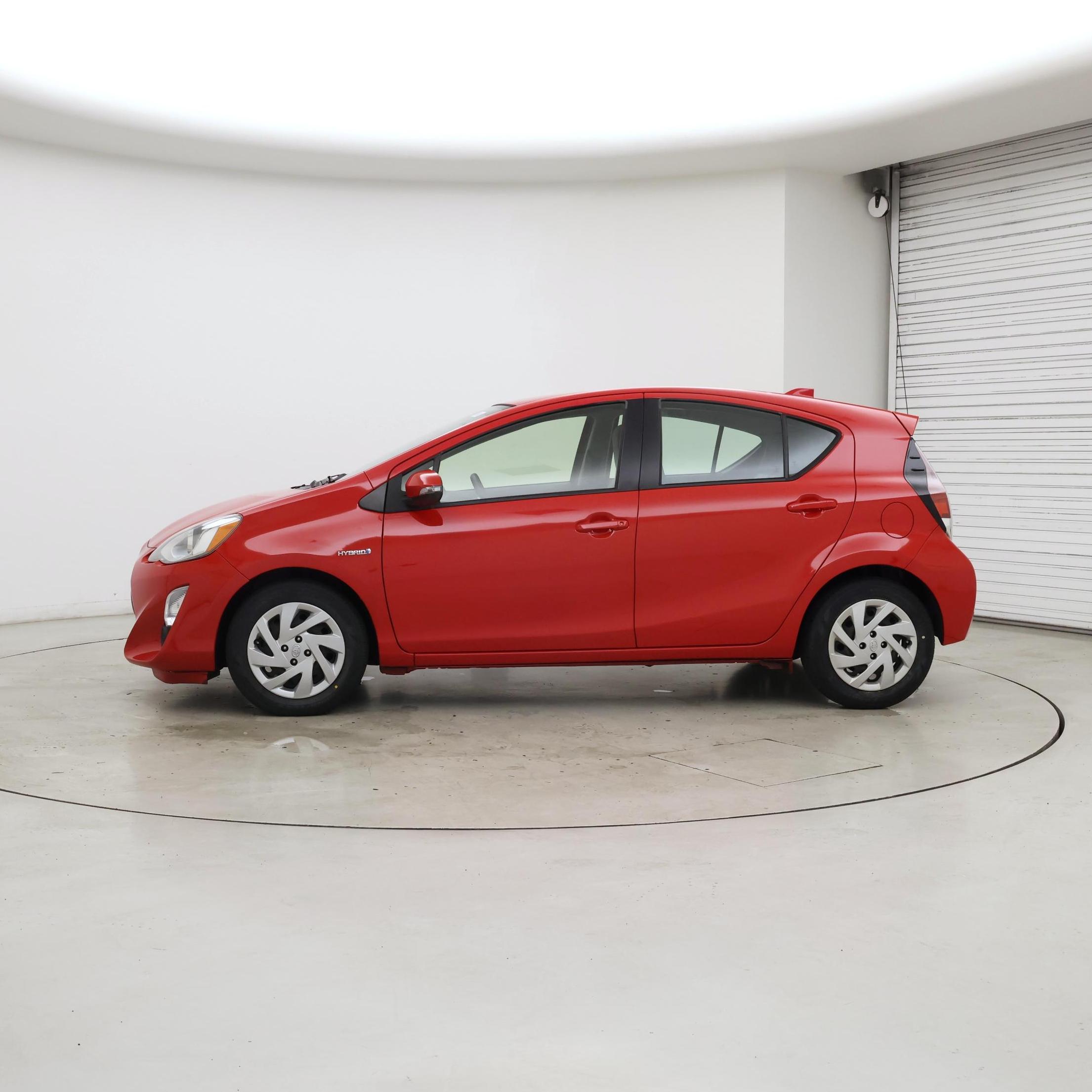Thumbnail: 2015 Toyota Prius c - 3