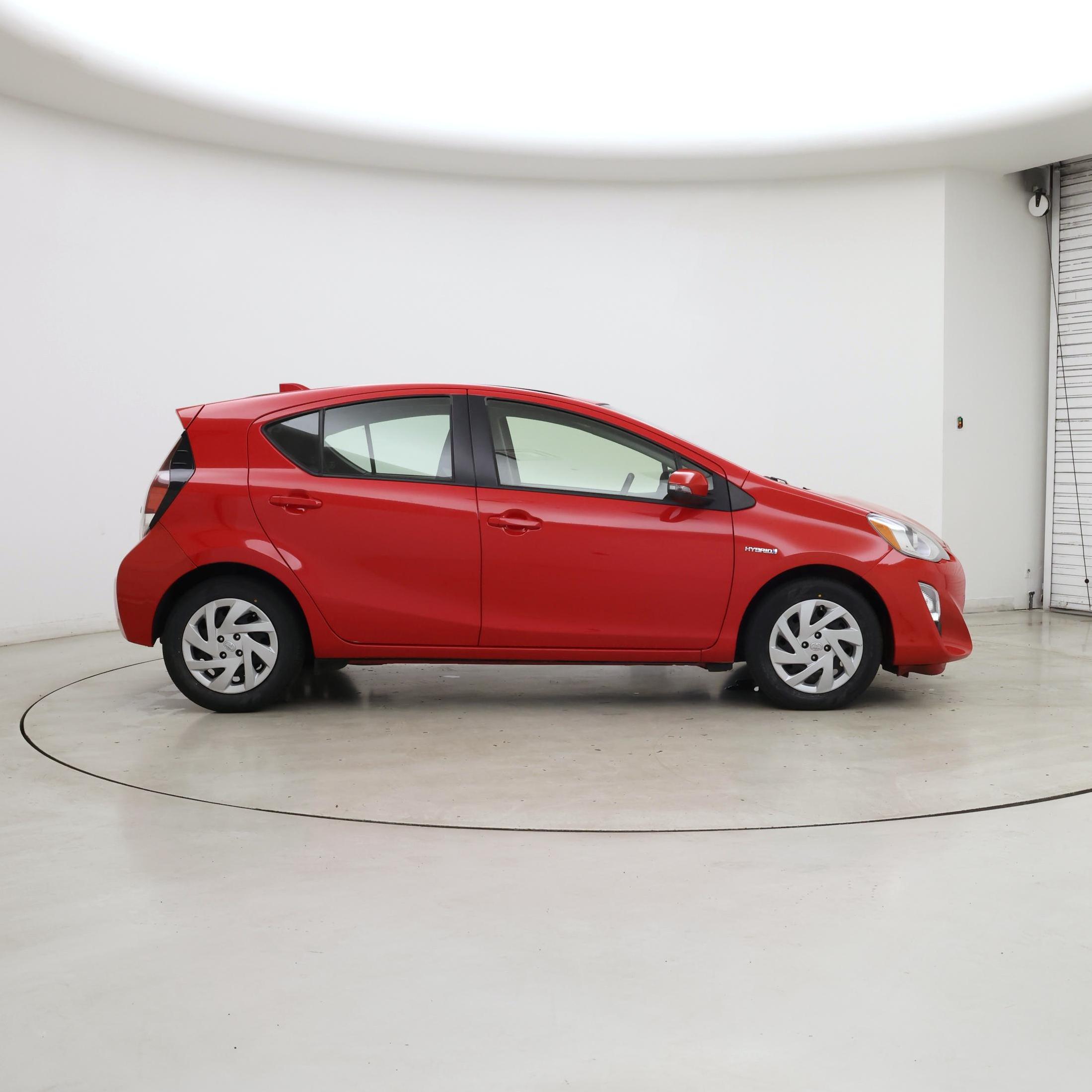 Thumbnail: 2015 Toyota Prius c - 7