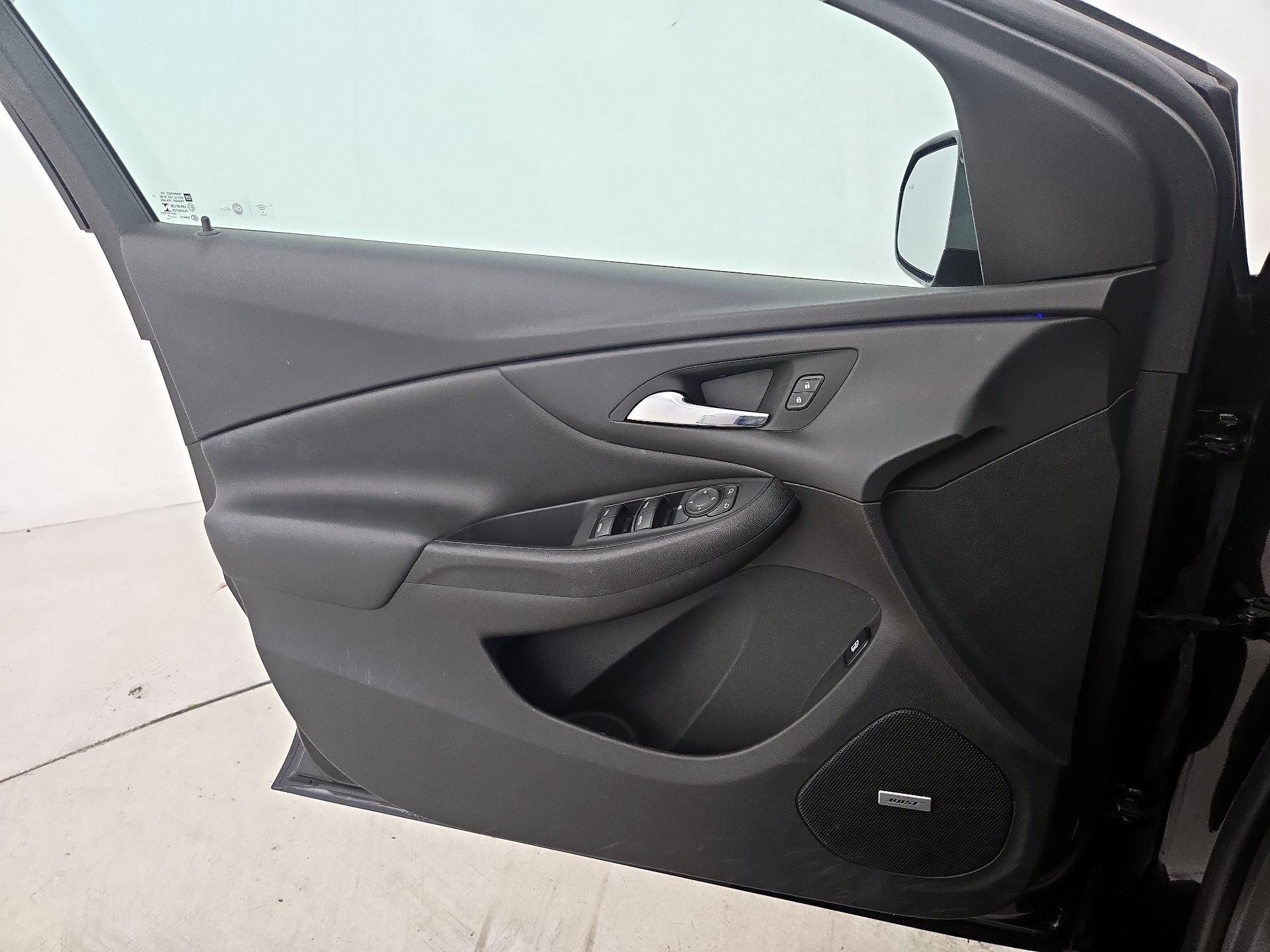 Thumbnail: 2017 Chevrolet Volt - 12