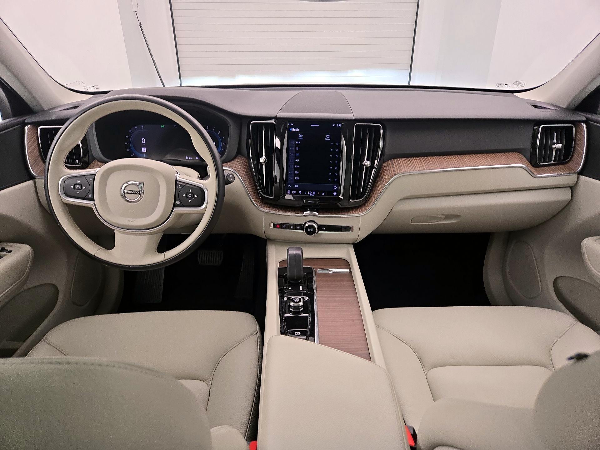 Thumbnail: 2022 Volvo XC60 - 9