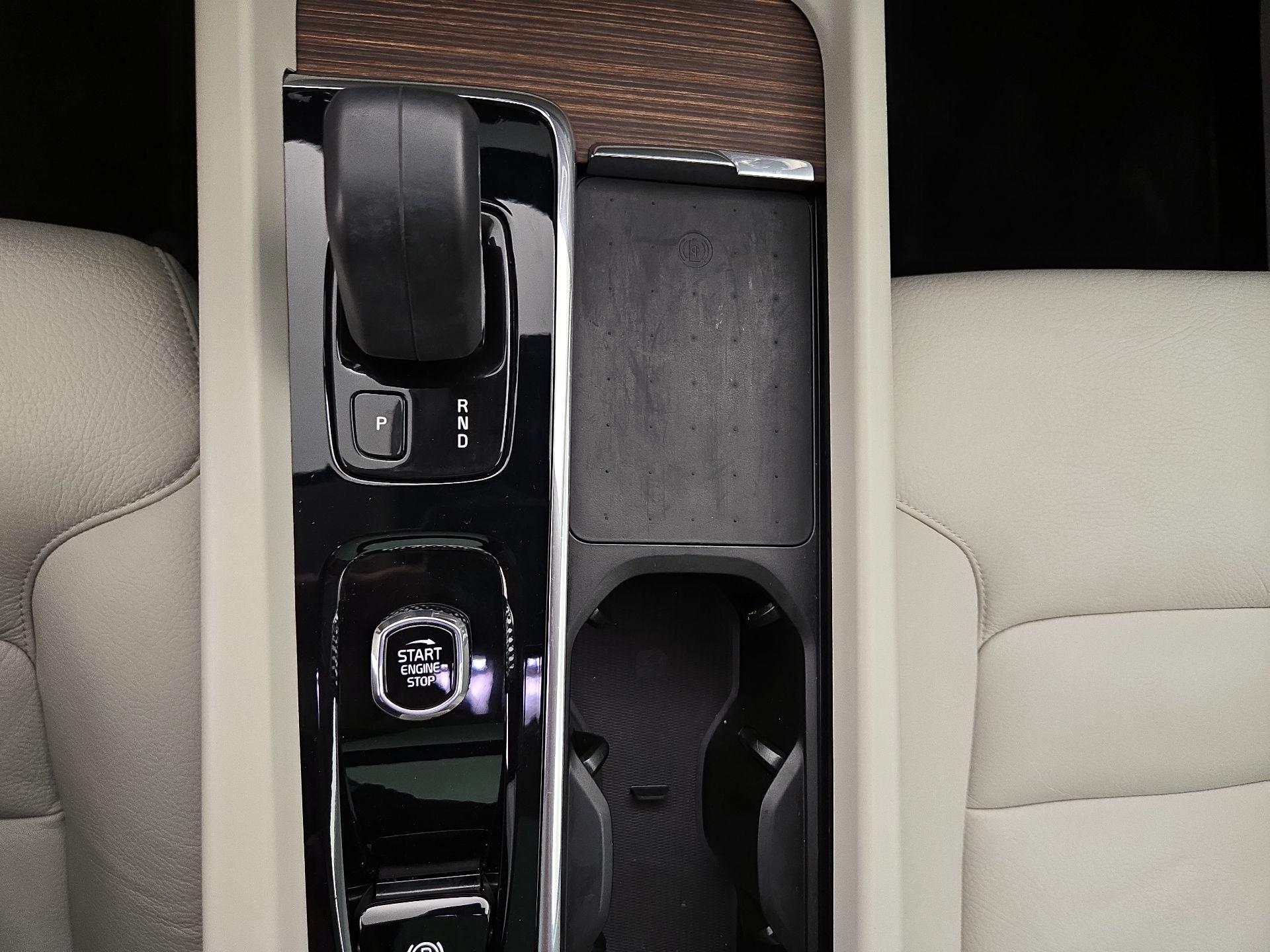 Thumbnail: 2022 Volvo XC60 - 18