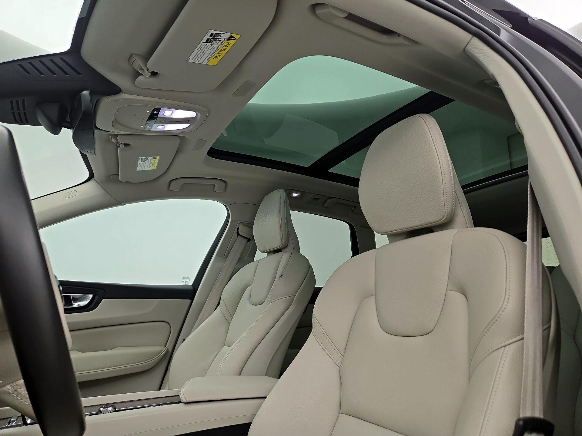 Thumbnail: 2022 Volvo XC60 - 20