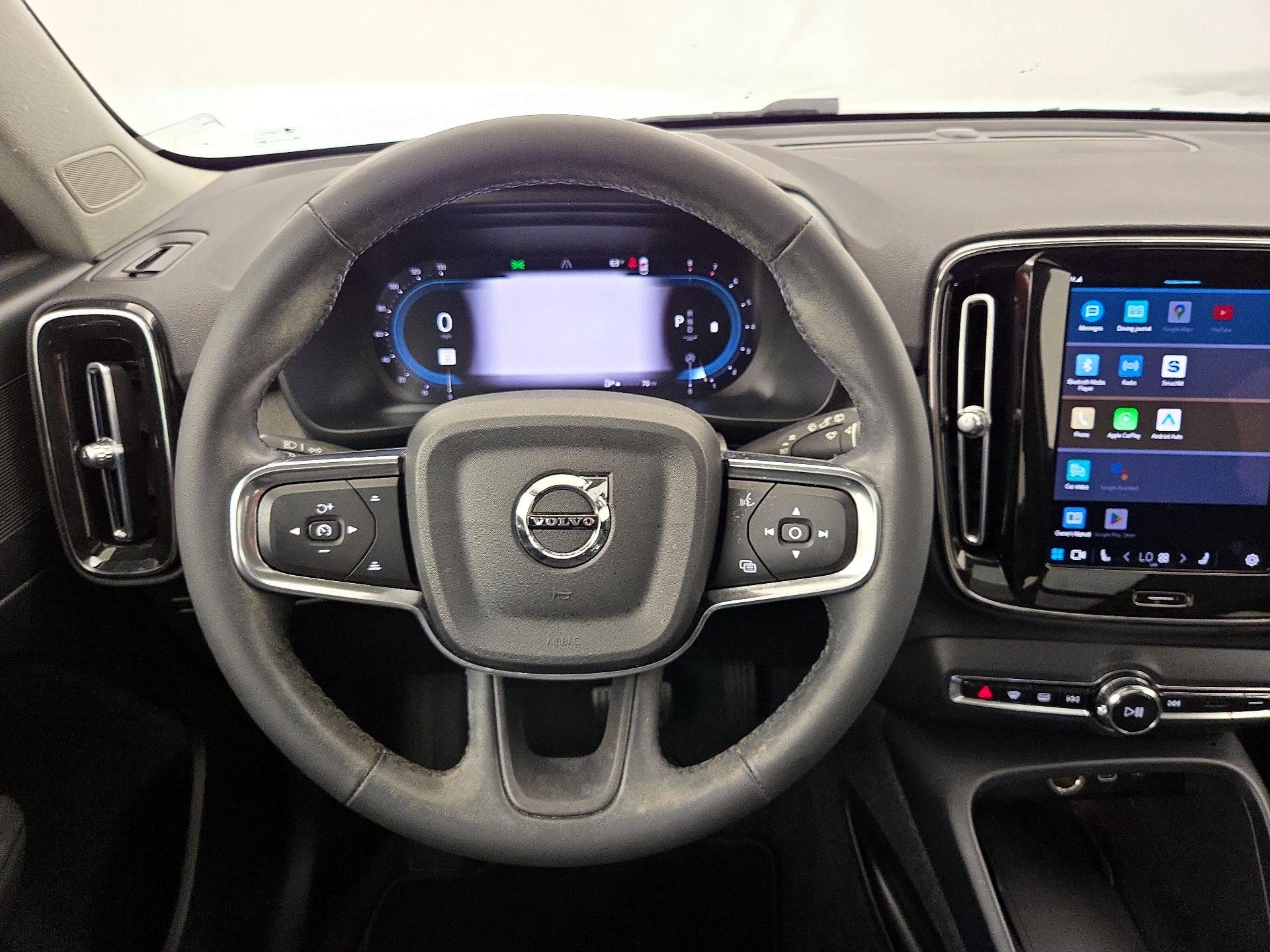 Thumbnail: 2023 Volvo XC40 - 10
