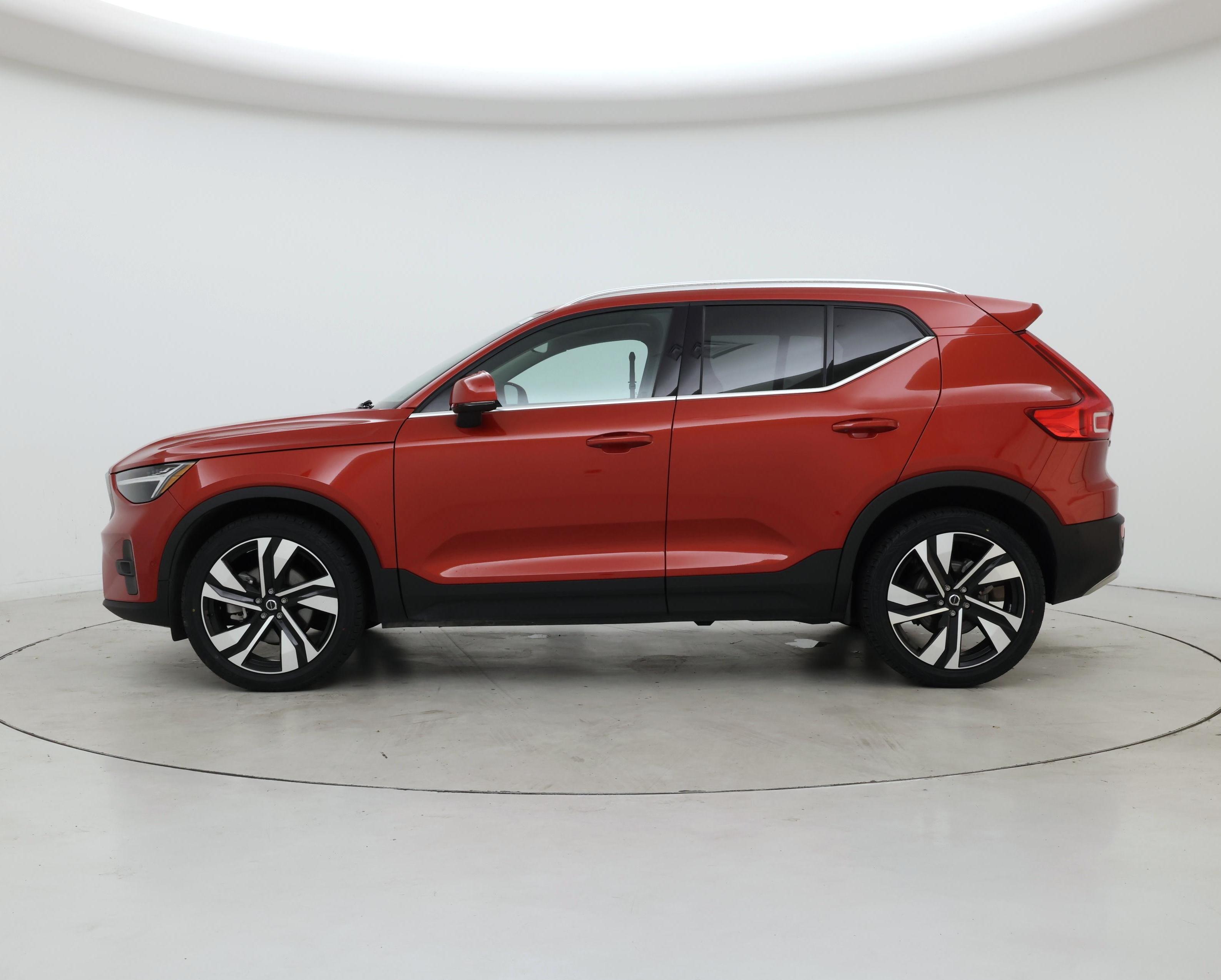 Thumbnail: 2023 Volvo XC40 - 3