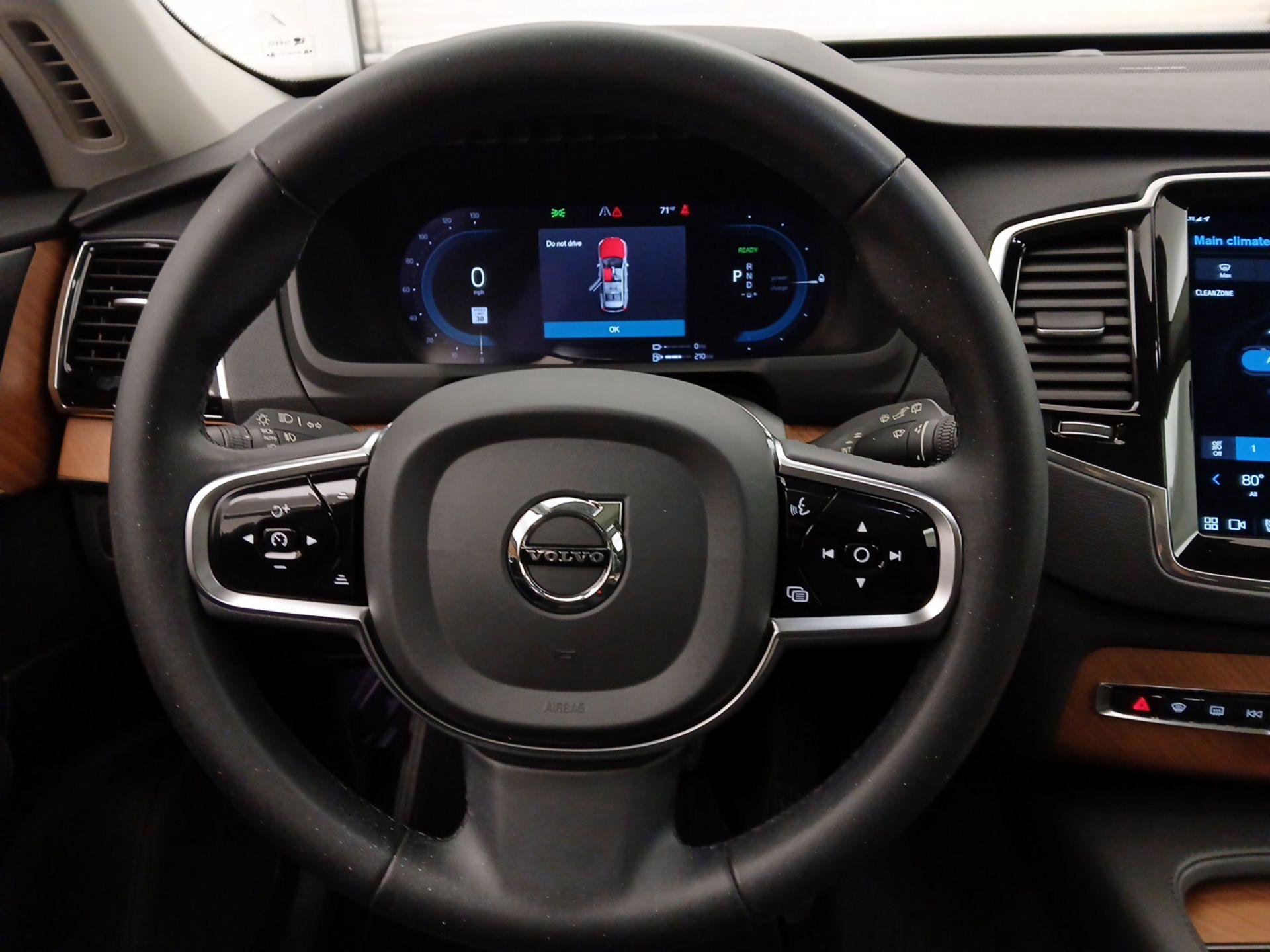 Thumbnail: 2023 Volvo XC90 - 10