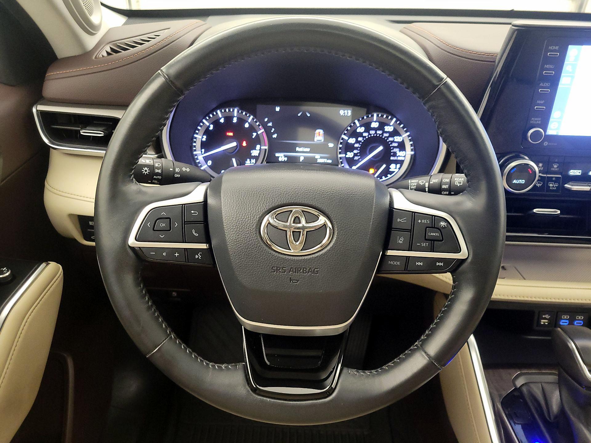 Thumbnail: 2022 Toyota Highlander - 10