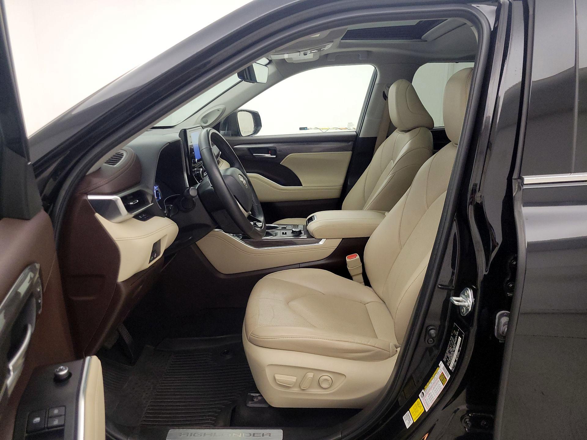 Thumbnail: 2022 Toyota Highlander - 11