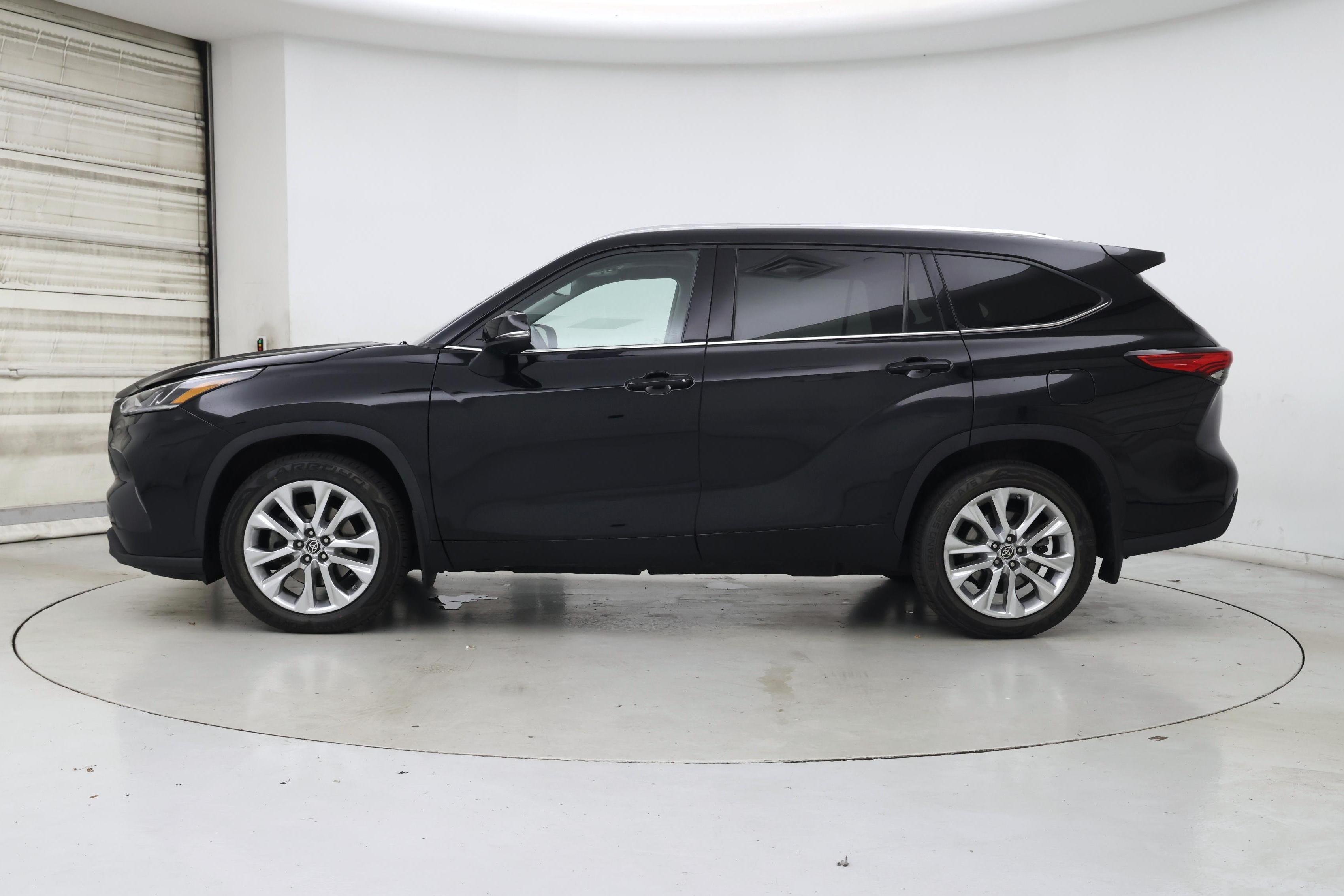 Thumbnail: 2022 Toyota Highlander - 3