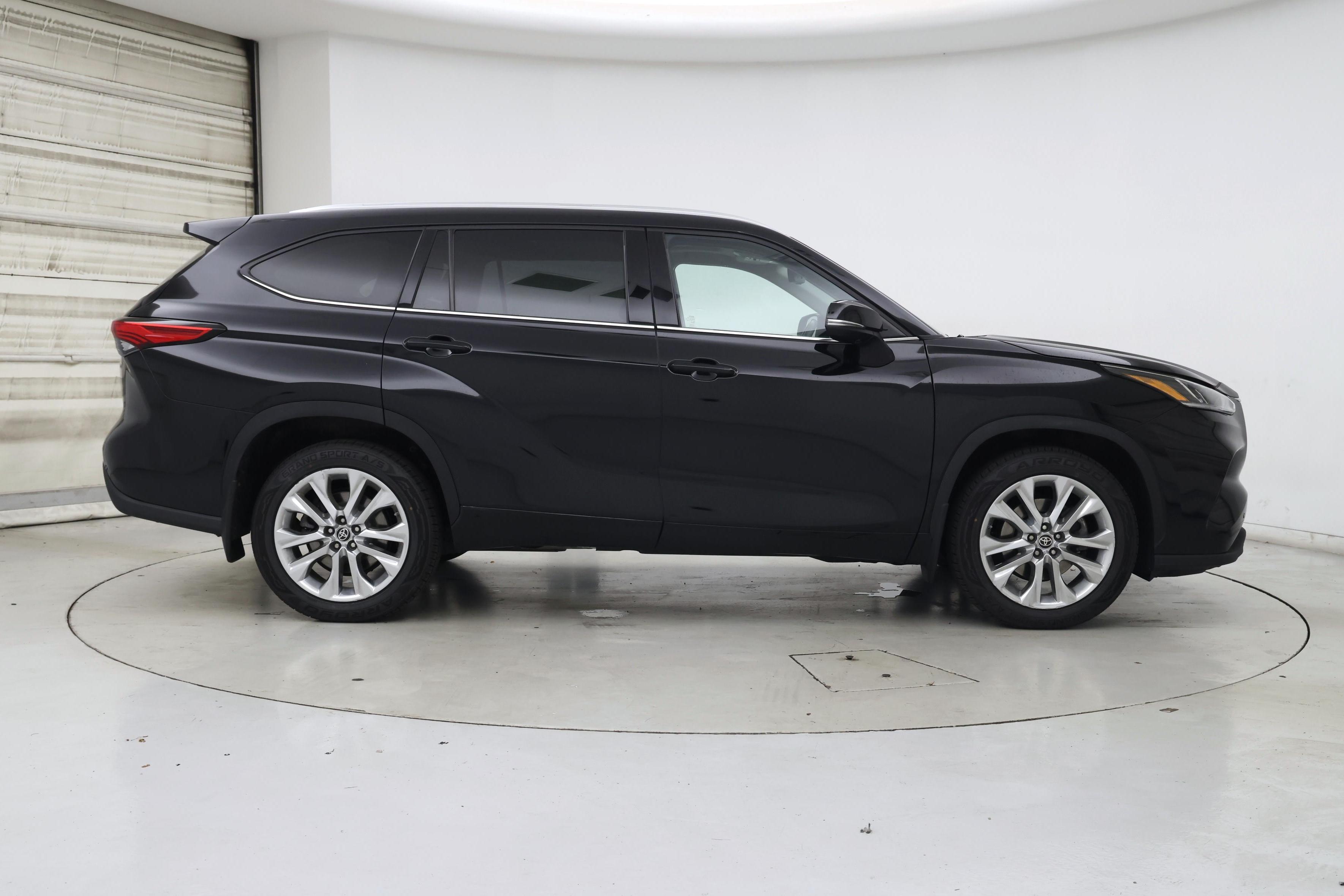 Thumbnail: 2022 Toyota Highlander - 7