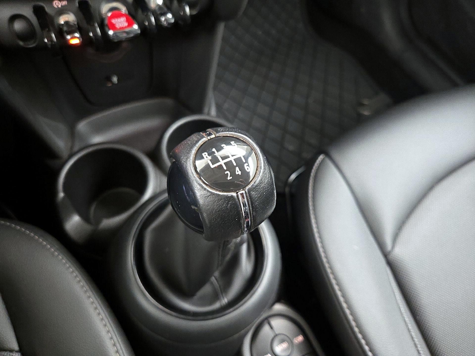 Thumbnail: 2019 MINI Cooper Hardtop - 17
