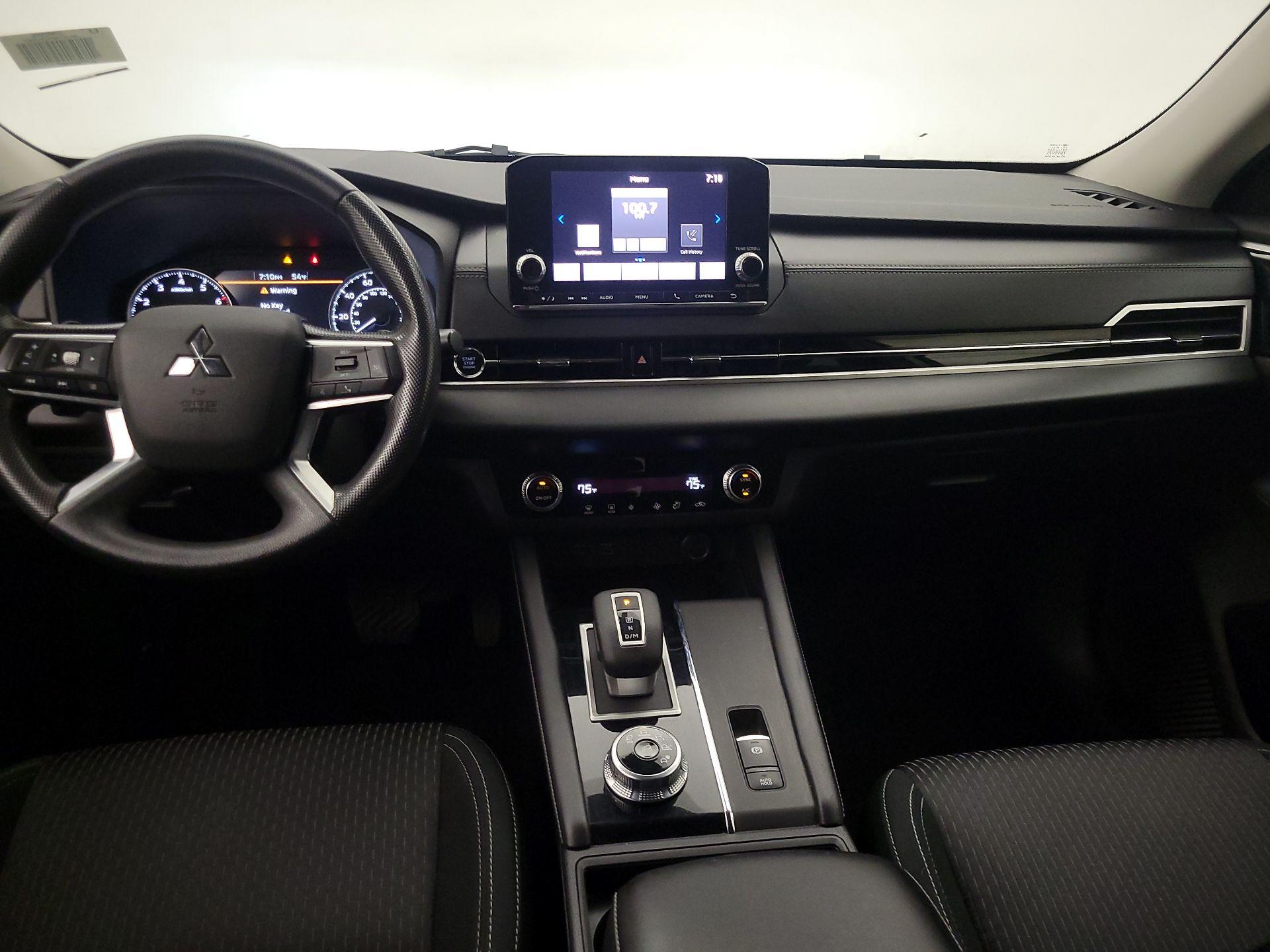 Thumbnail: 2022 Mitsubishi Outlander - 9