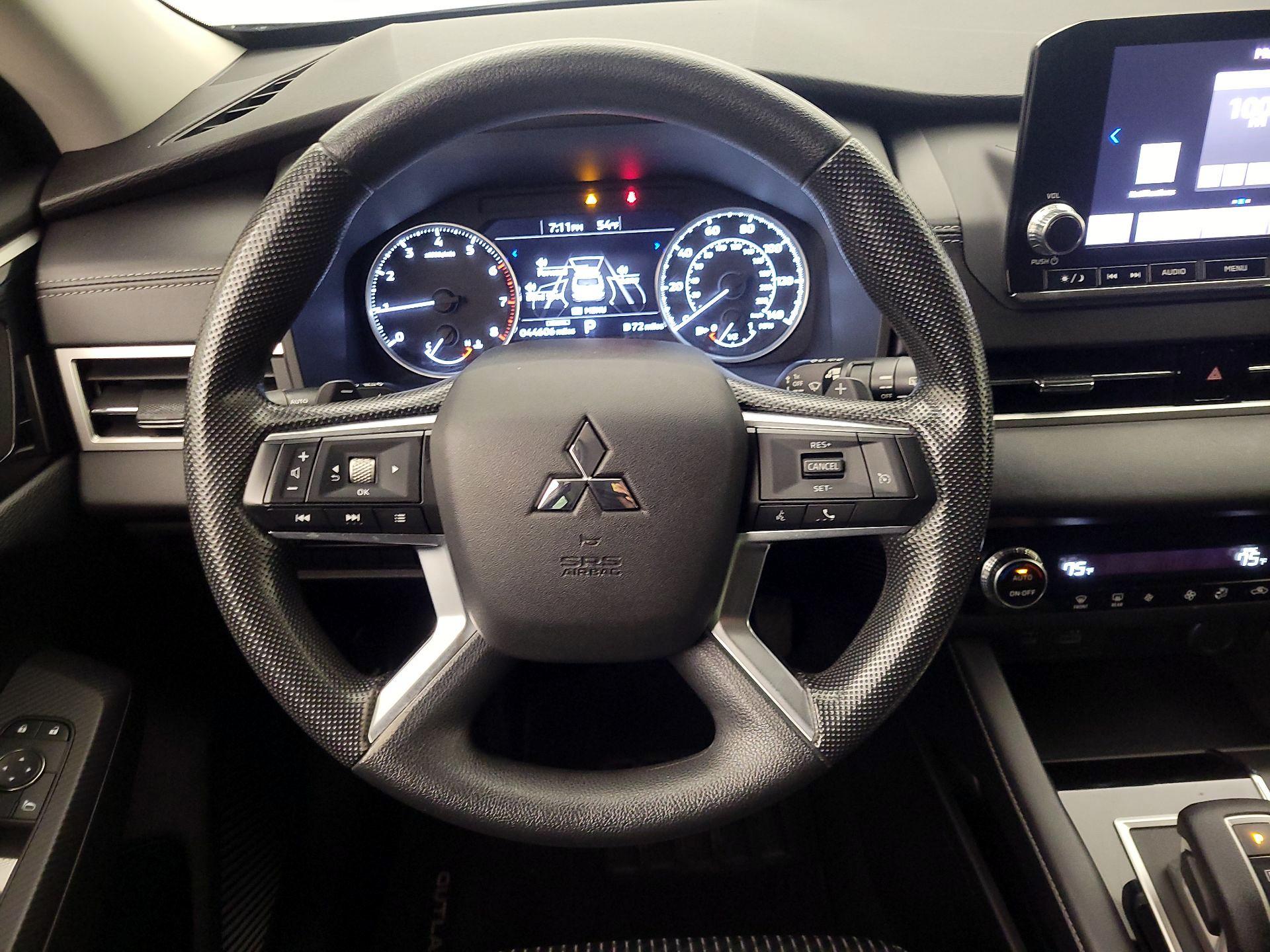 Thumbnail: 2022 Mitsubishi Outlander - 10