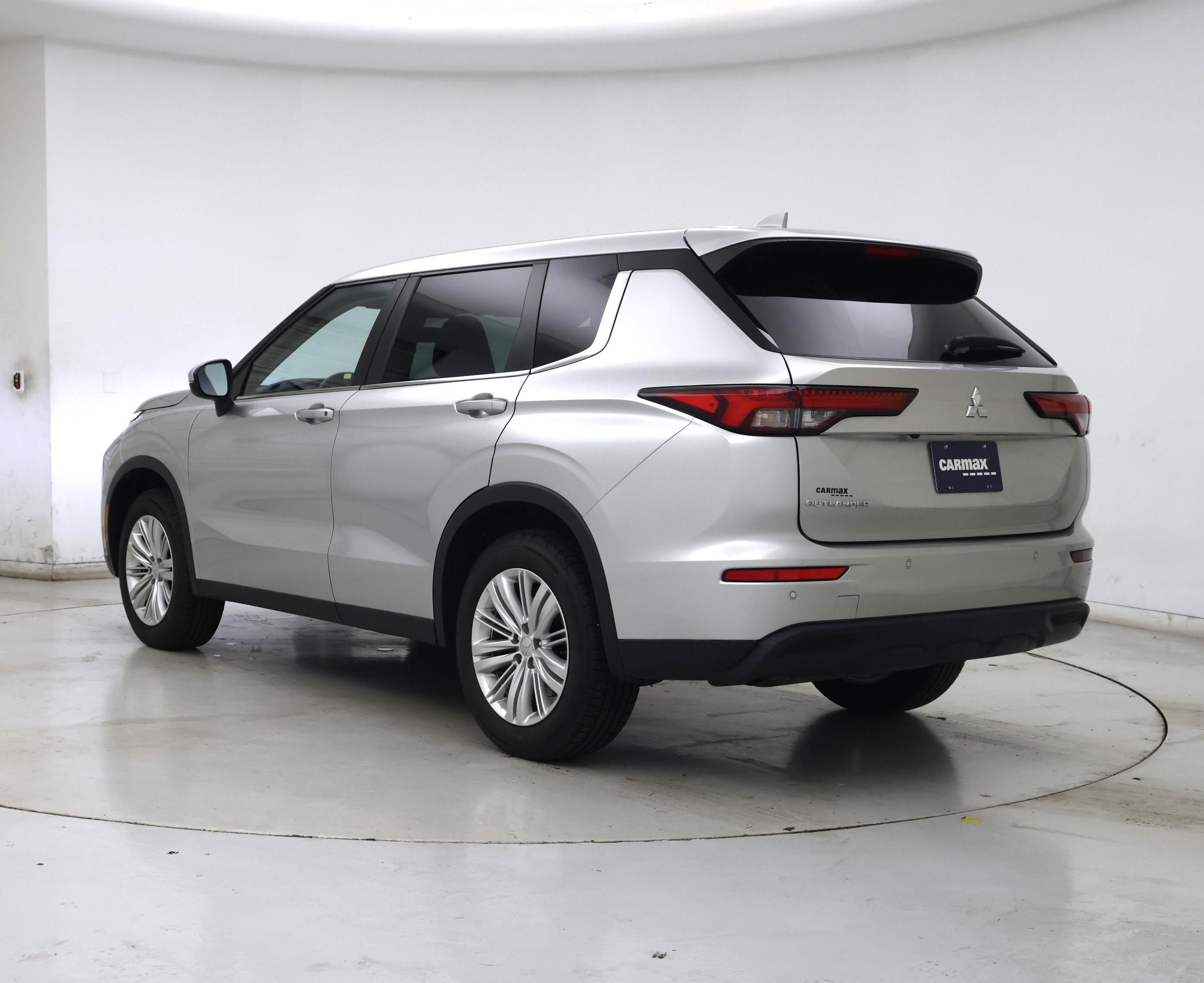 Thumbnail: 2022 Mitsubishi Outlander - 2