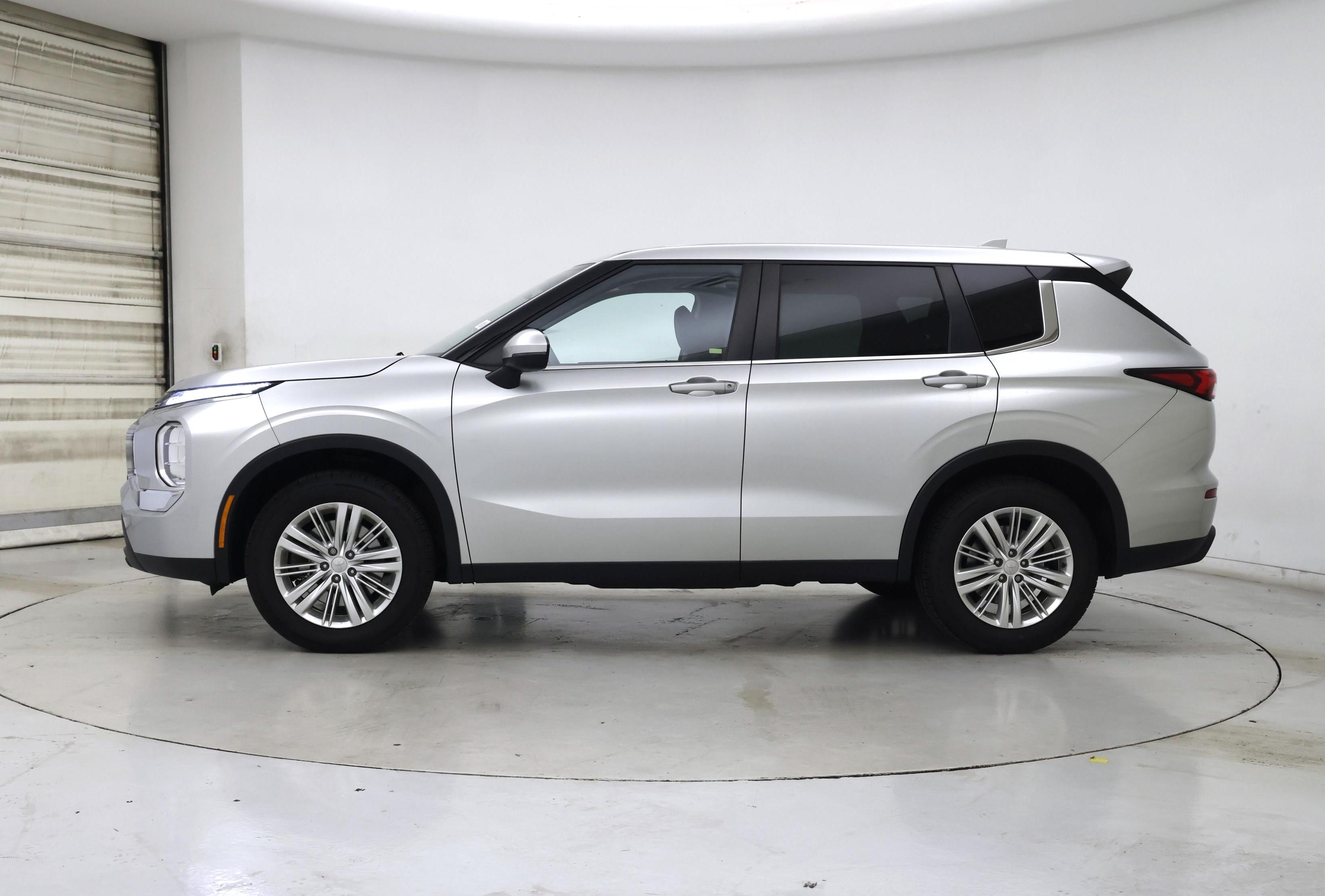 Thumbnail: 2022 Mitsubishi Outlander - 3