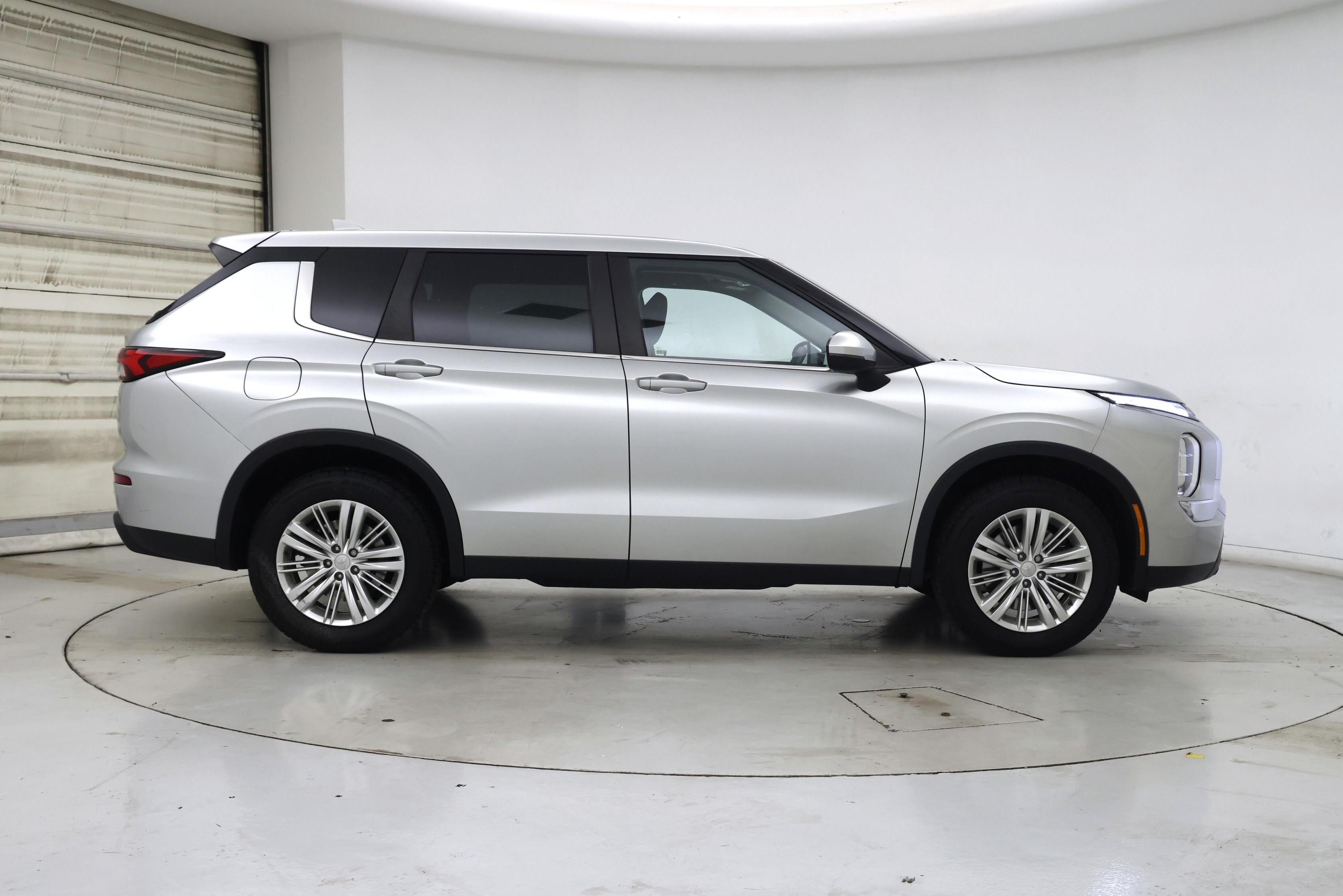 Thumbnail: 2022 Mitsubishi Outlander - 7