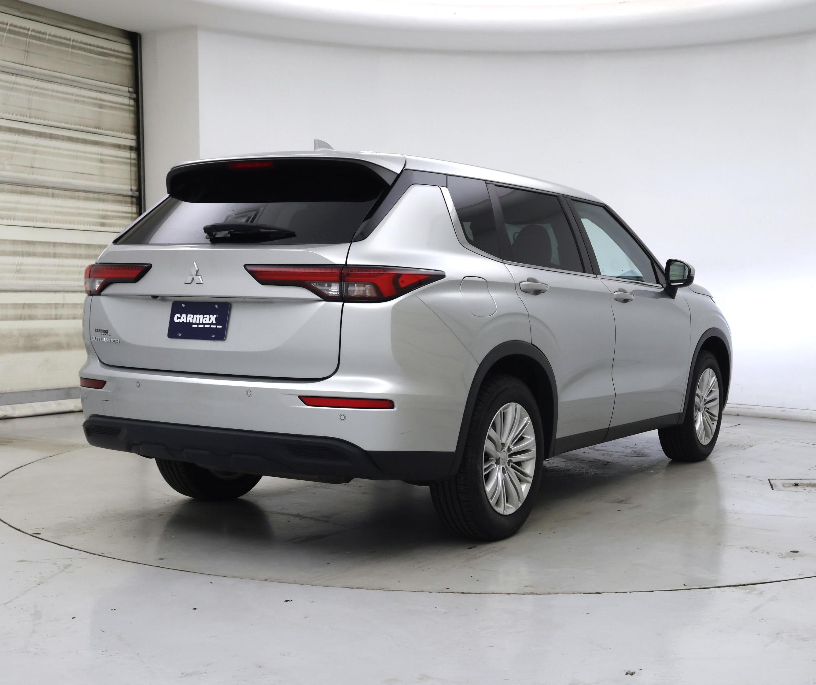 Thumbnail: 2022 Mitsubishi Outlander - 8