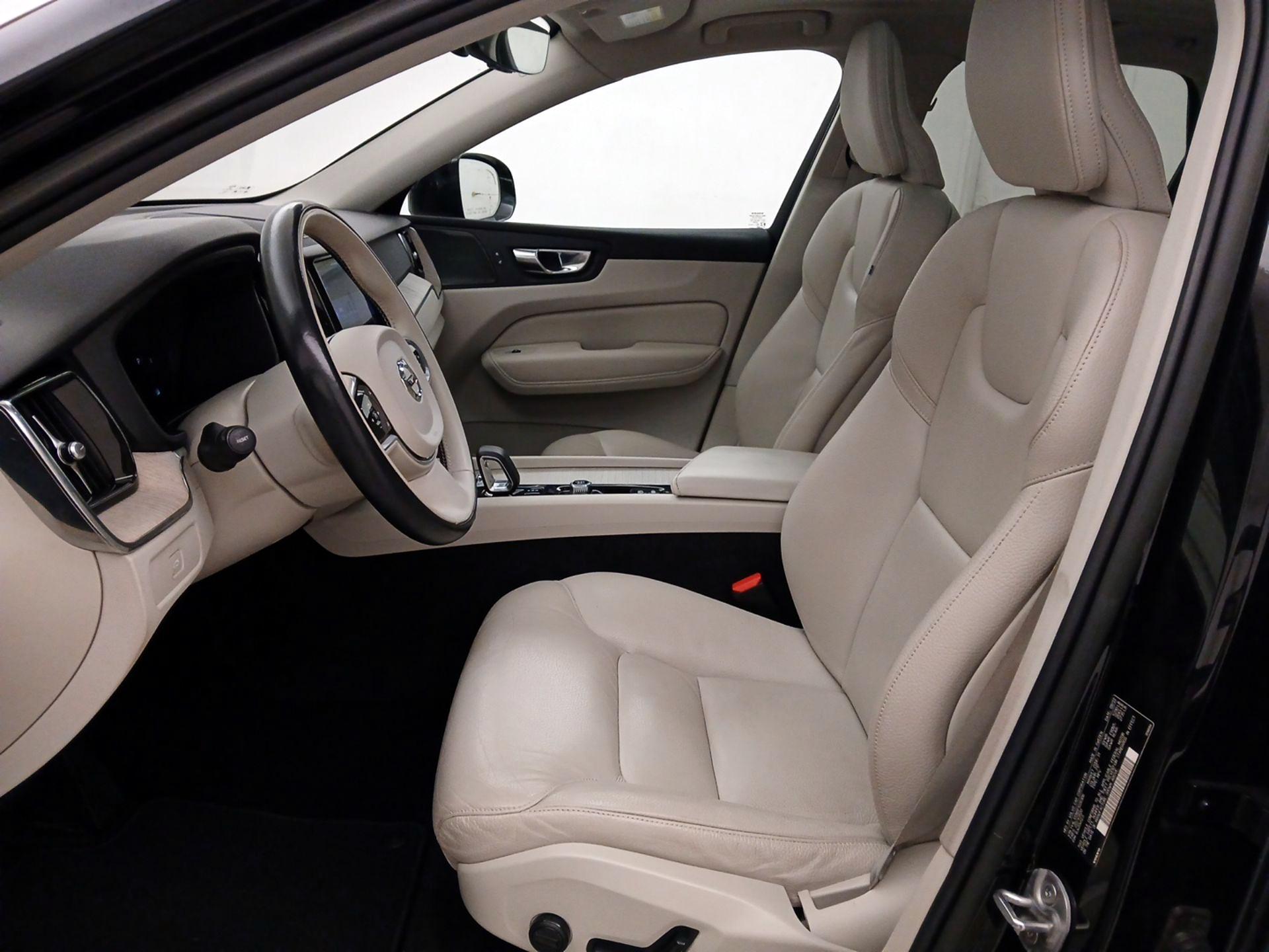 Thumbnail: 2023 Volvo XC60 - 9