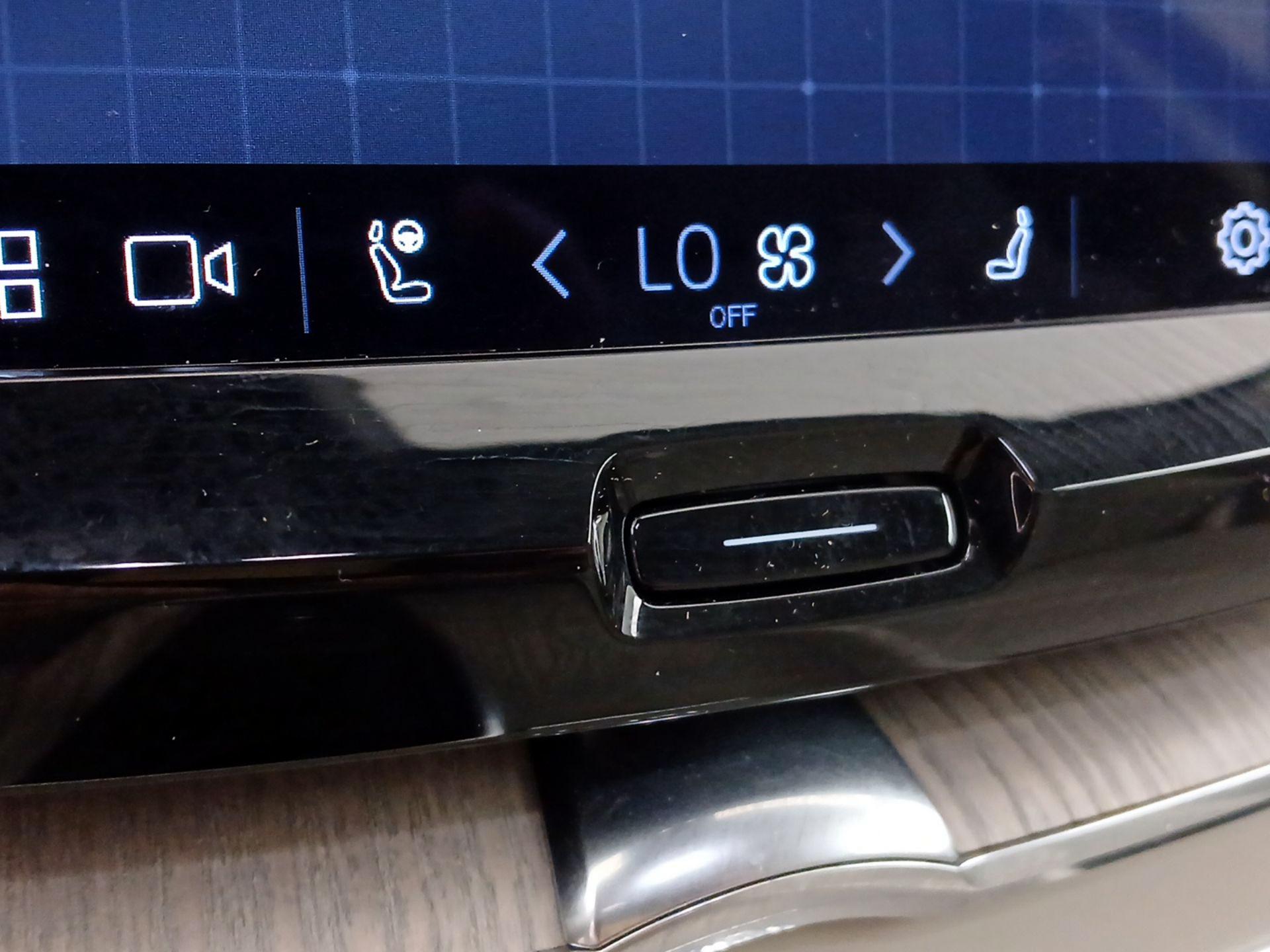 Thumbnail: 2023 Volvo XC60 - 14
