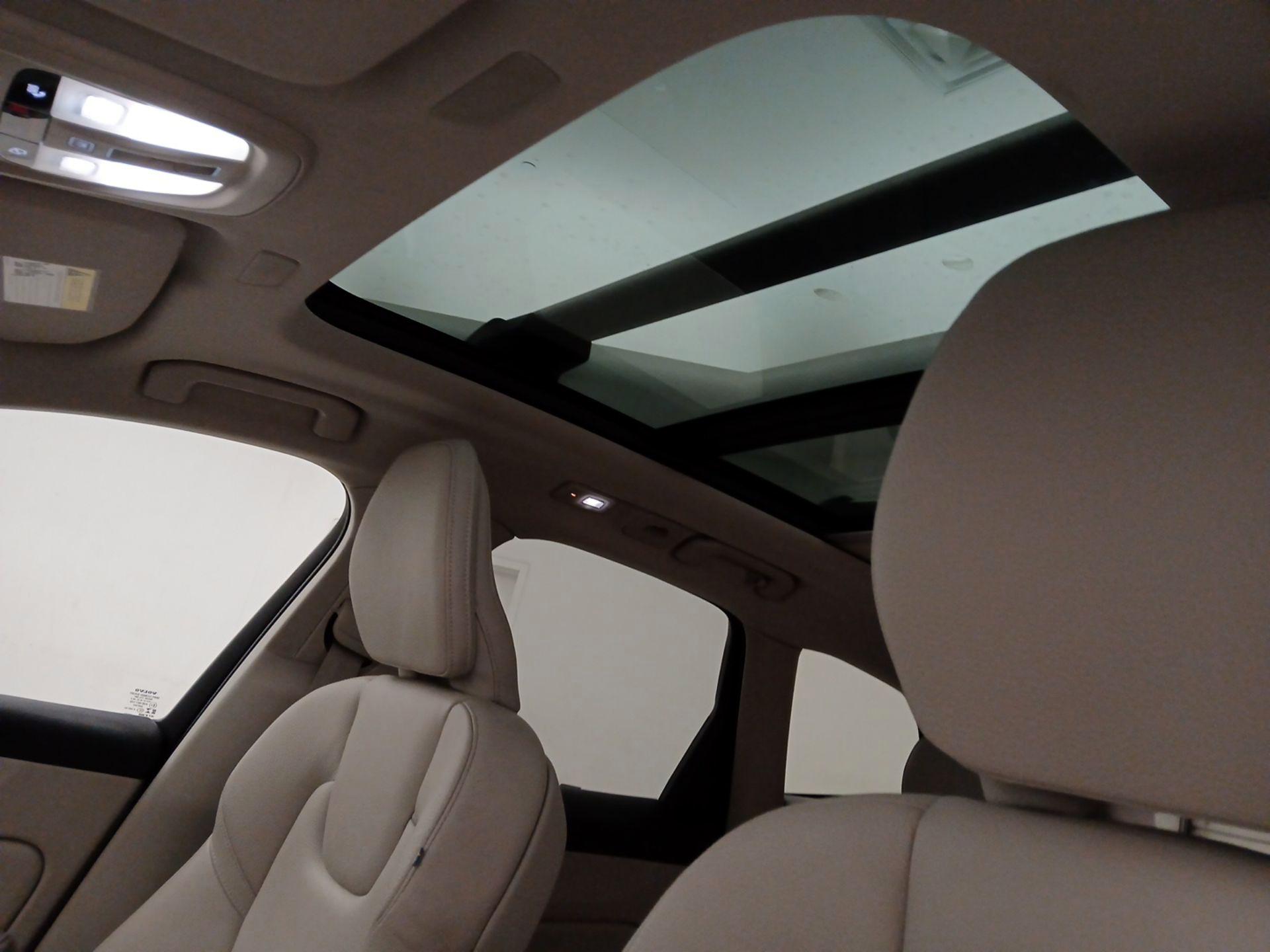 Thumbnail: 2023 Volvo XC60 - 17
