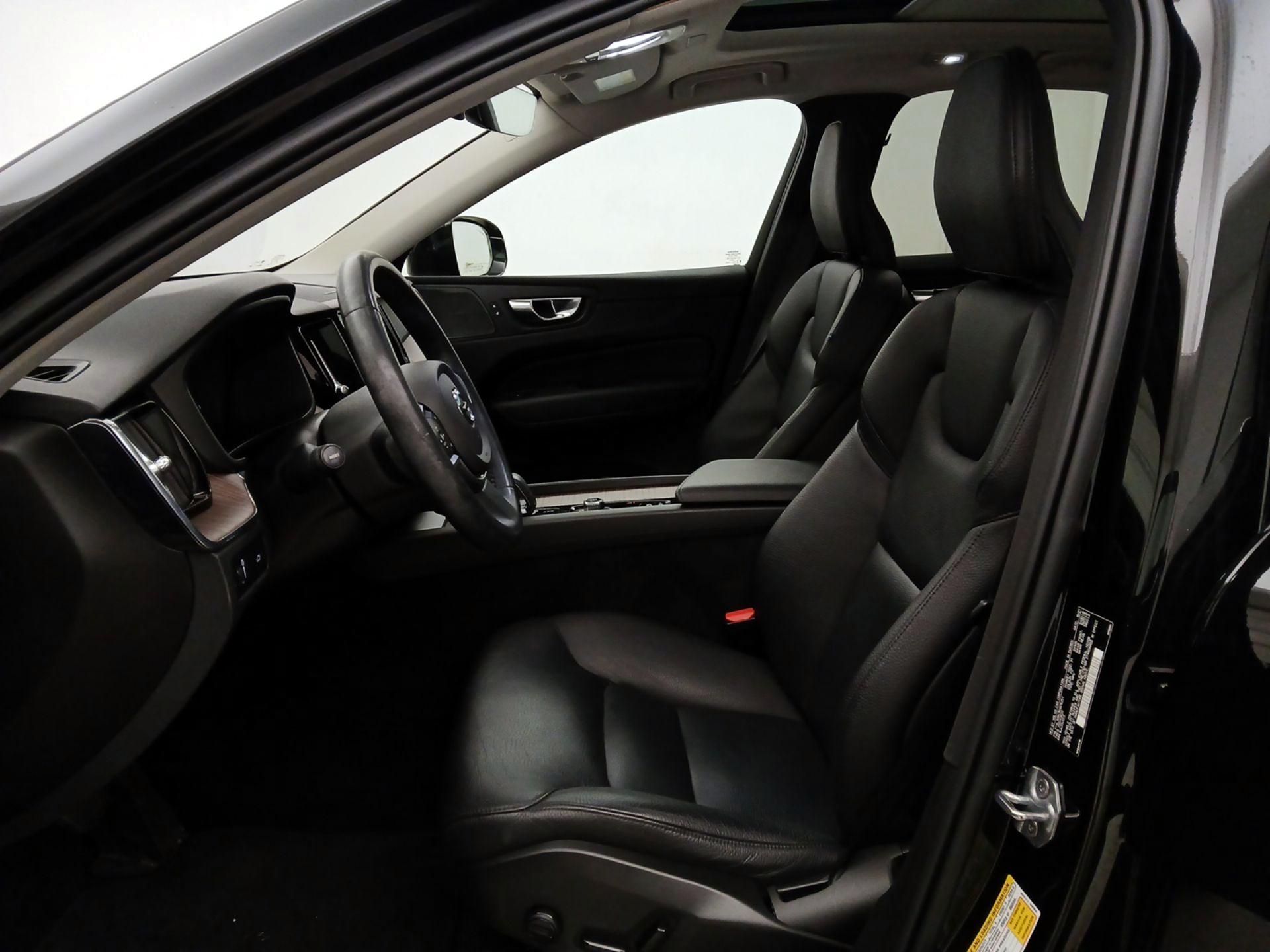 Thumbnail: 2022 Volvo XC60 - 9