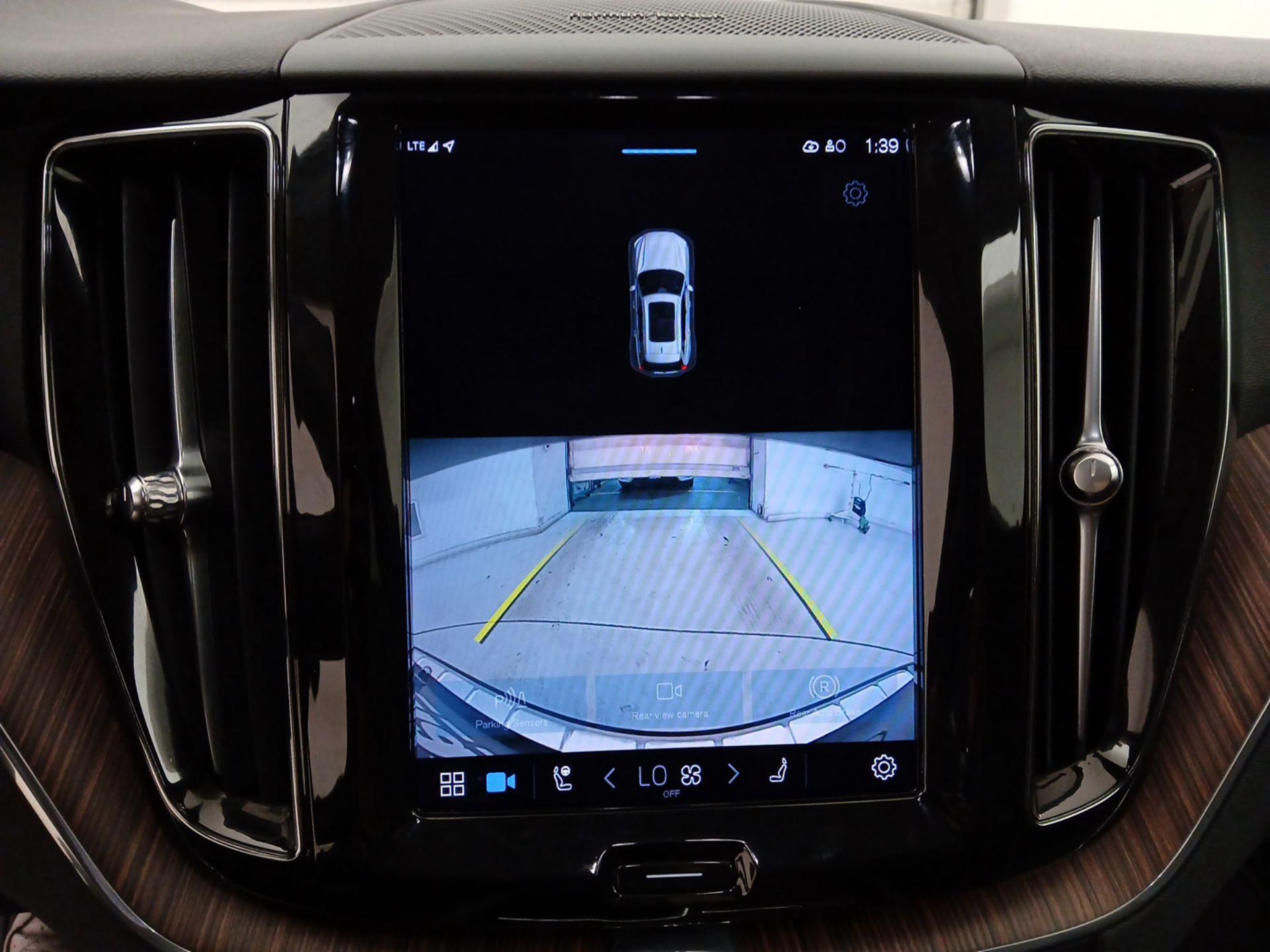 Thumbnail: 2022 Volvo XC60 - 12