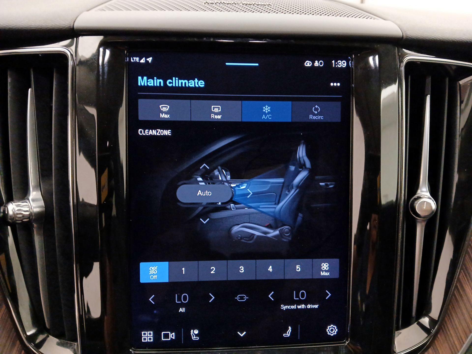 Thumbnail: 2022 Volvo XC60 - 13