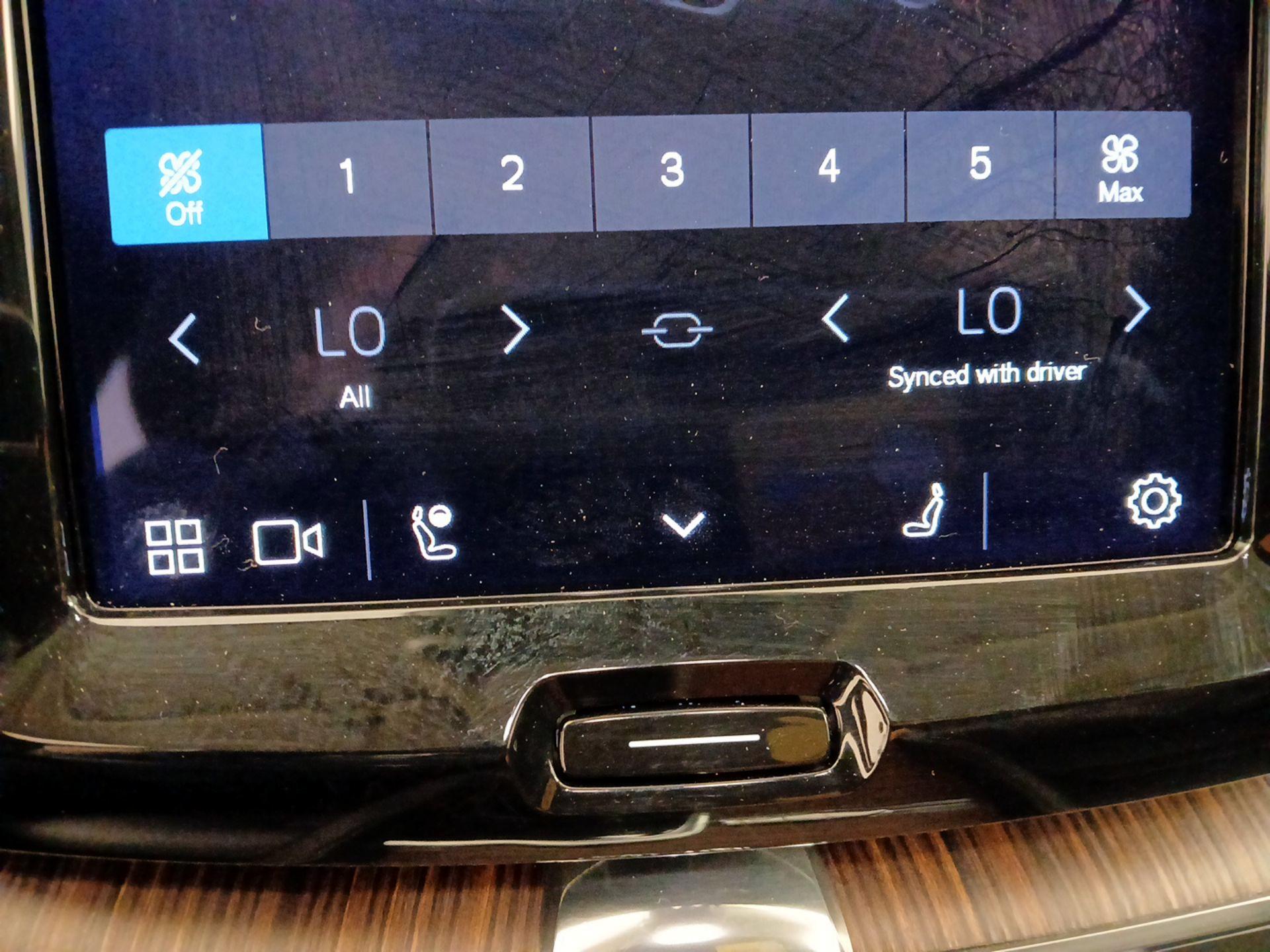 Thumbnail: 2022 Volvo XC60 - 14