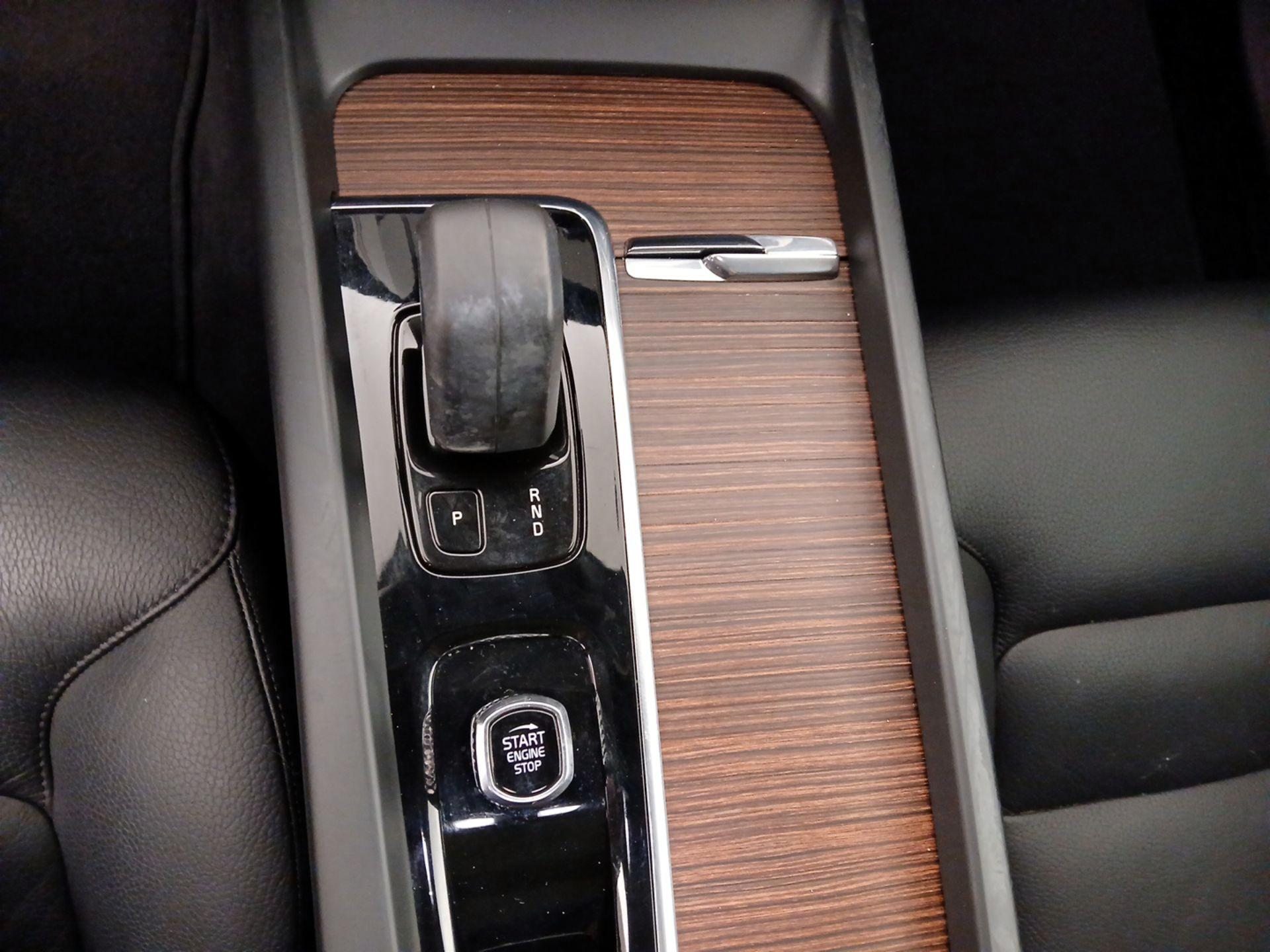 Thumbnail: 2022 Volvo XC60 - 15