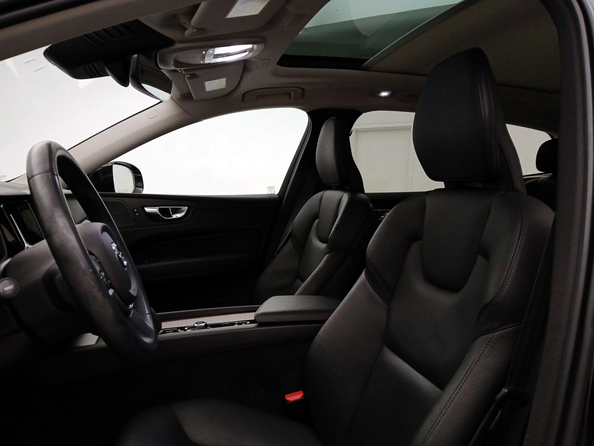 Thumbnail: 2022 Volvo XC60 - 17