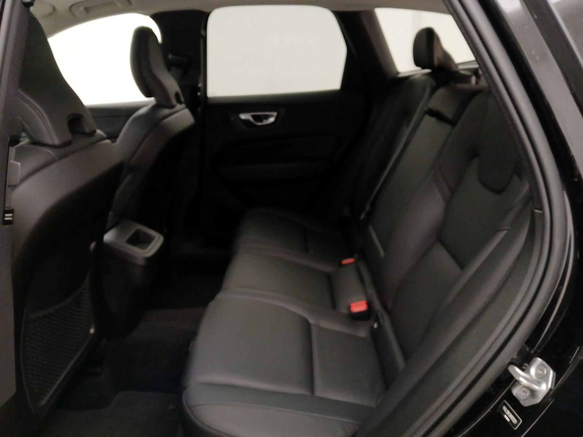Thumbnail: 2022 Volvo XC60 - 18