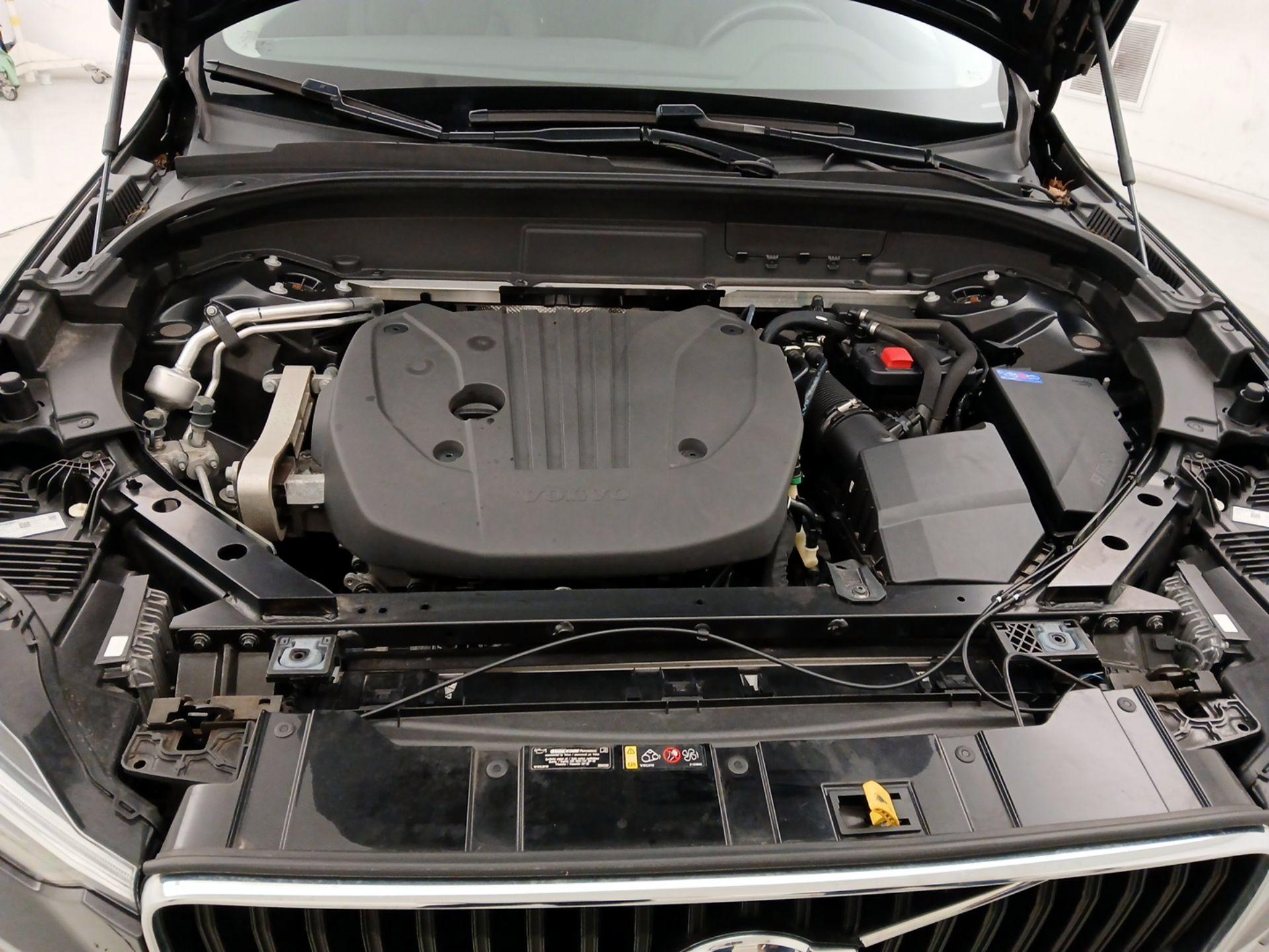 Thumbnail: 2022 Volvo XC60 - 20