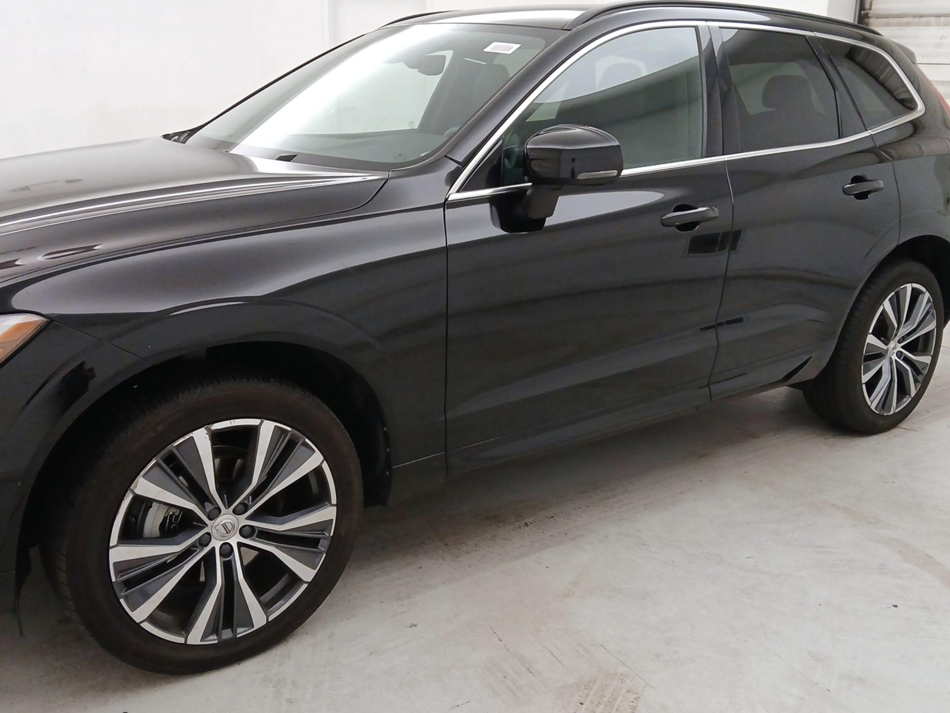 Thumbnail: 2022 Volvo XC60 - 3