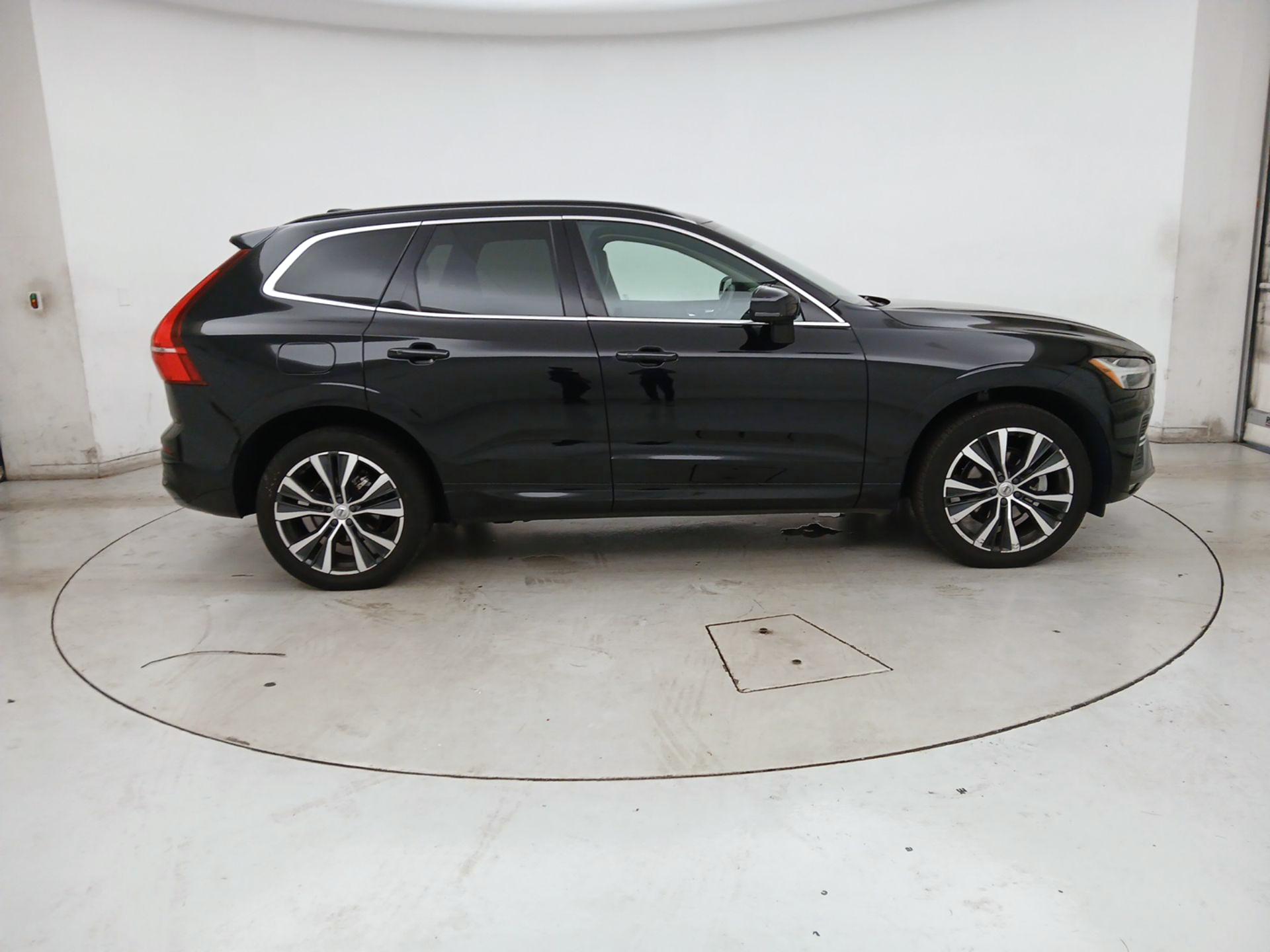 Thumbnail: 2022 Volvo XC60 - 4