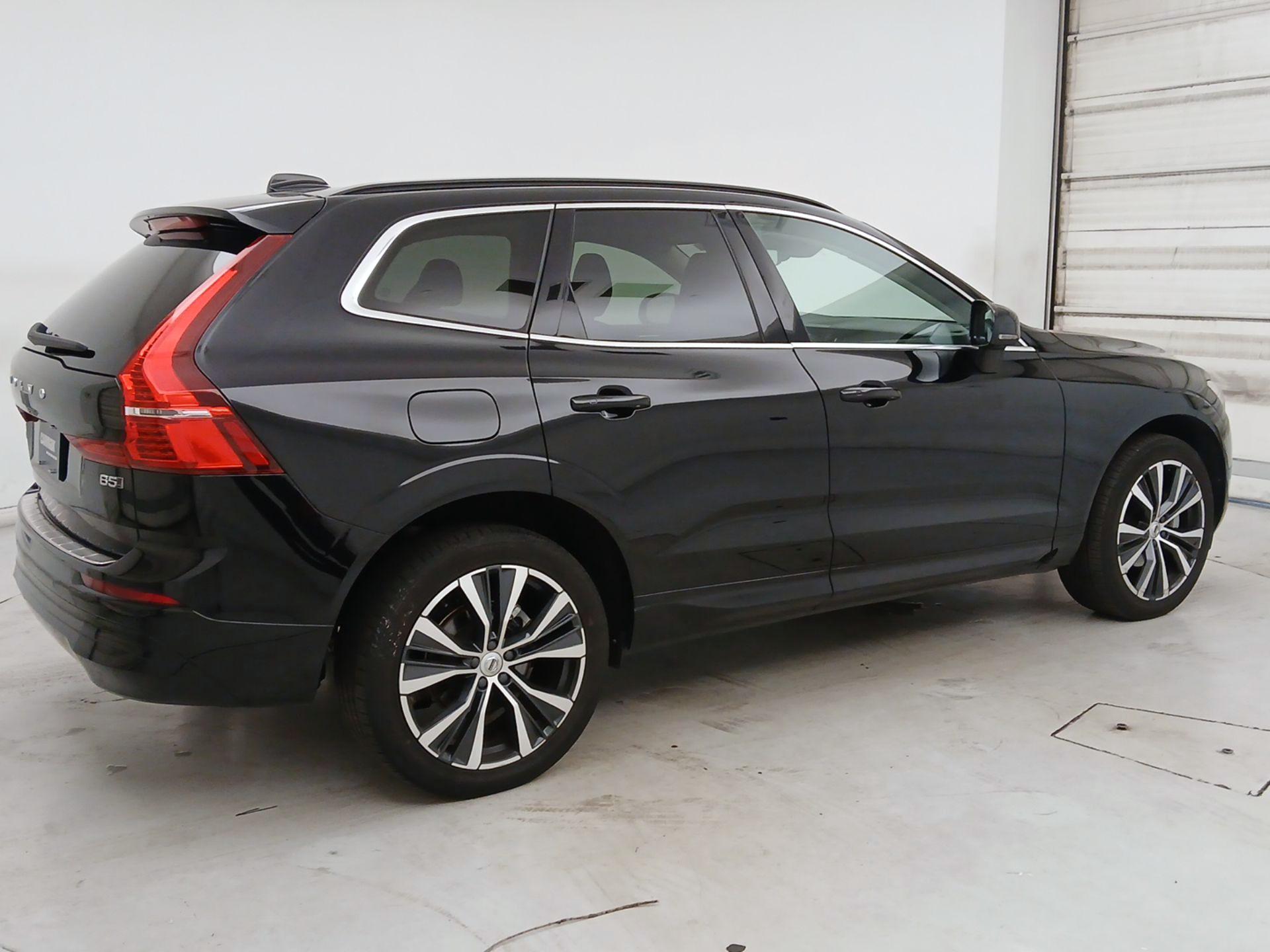 Thumbnail: 2022 Volvo XC60 - 5