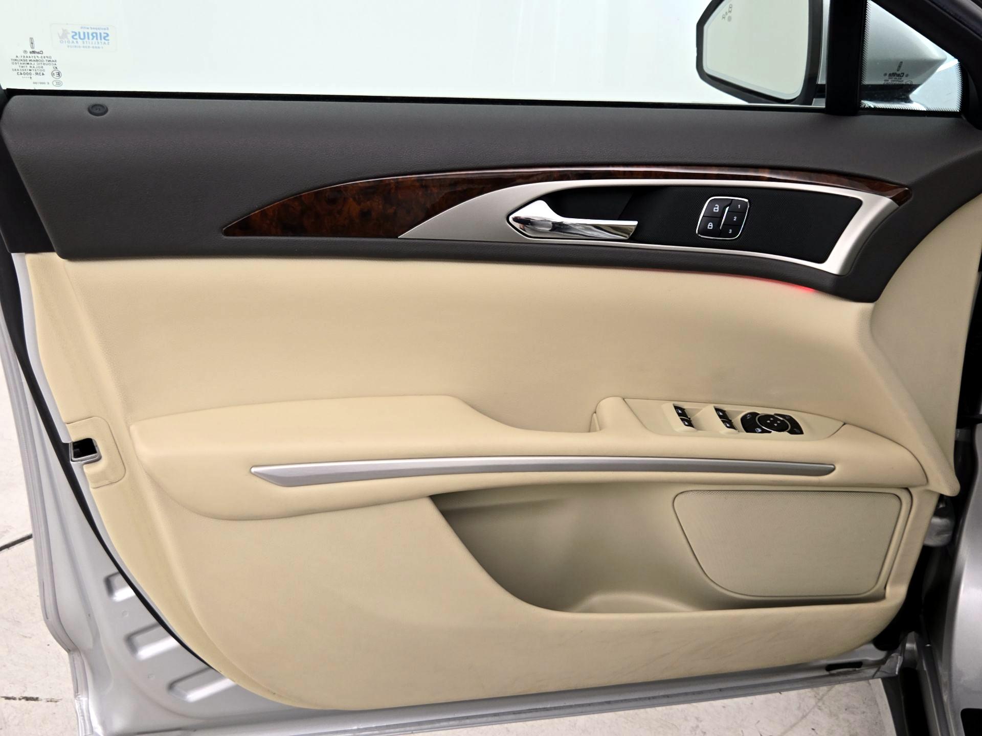 Thumbnail: 2015 Lincoln MKZ - 12