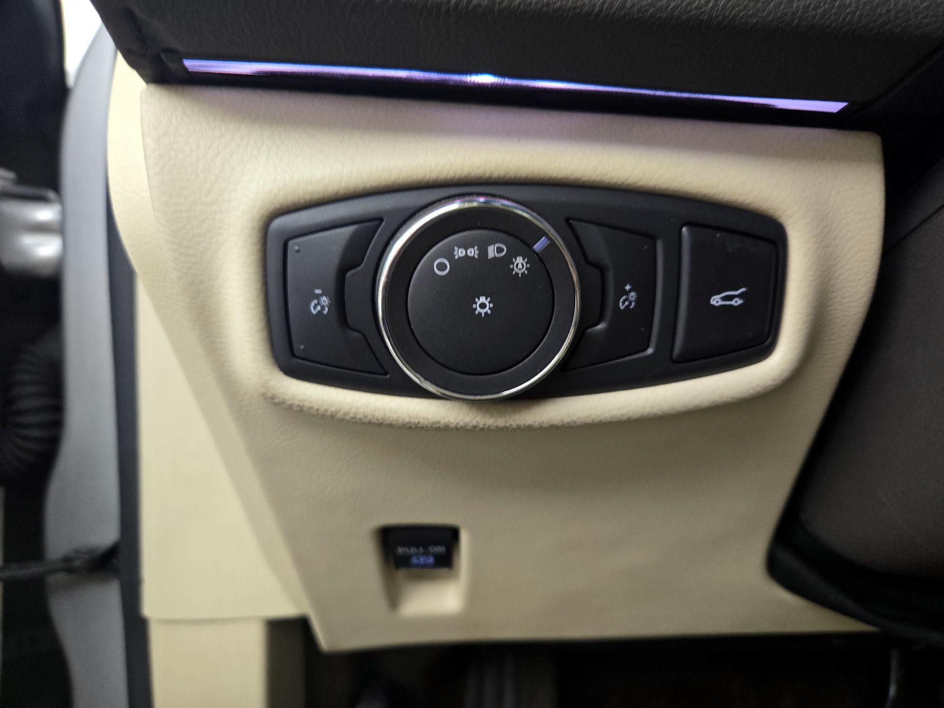 Thumbnail: 2015 Lincoln MKZ - 13