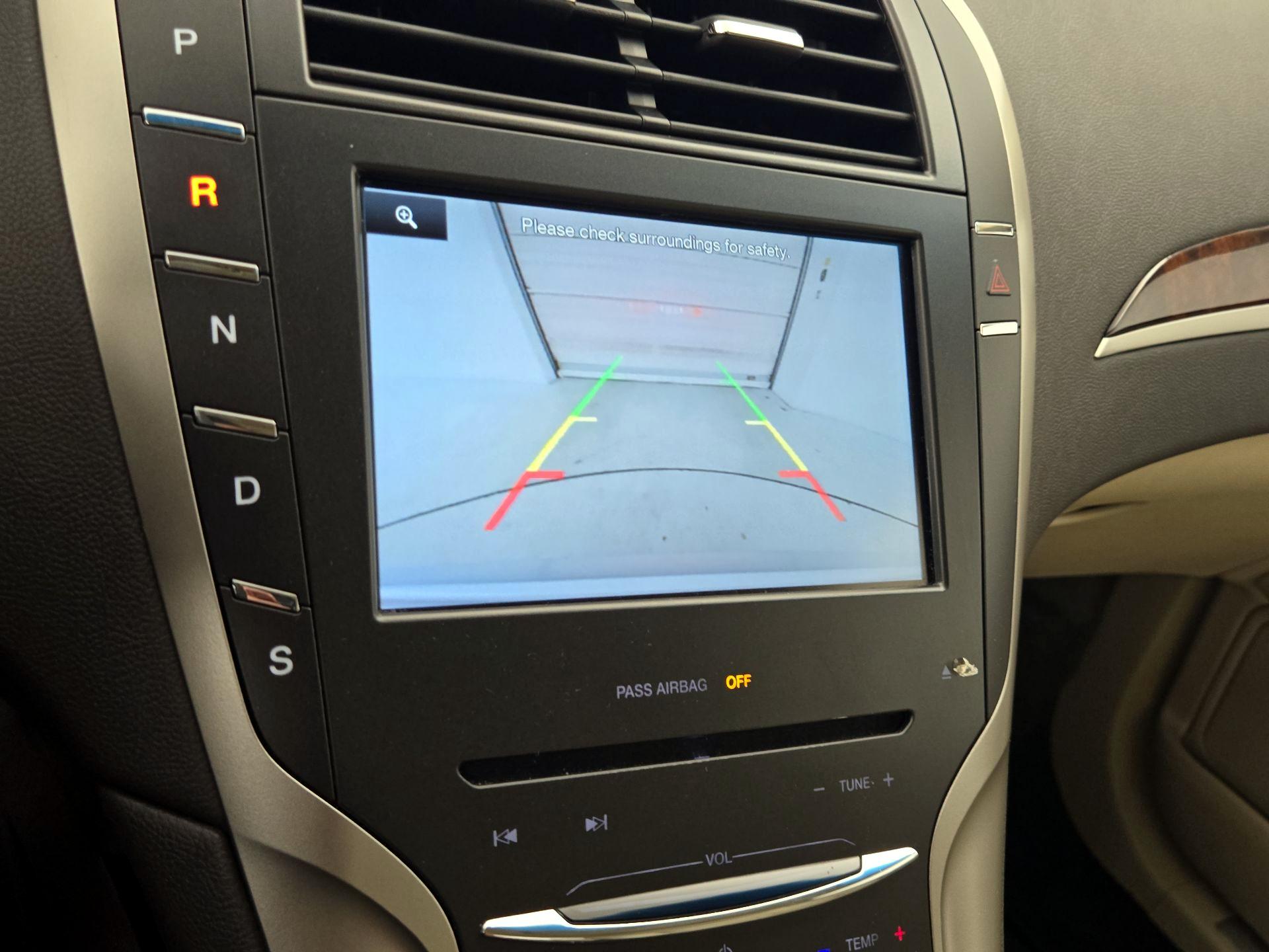 Thumbnail: 2015 Lincoln MKZ - 15