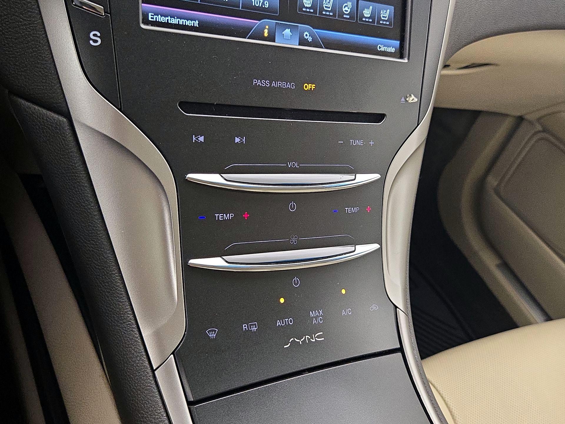 Thumbnail: 2015 Lincoln MKZ - 17