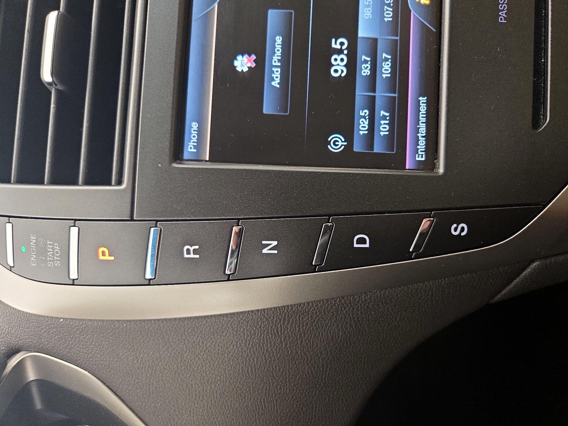 Thumbnail: 2015 Lincoln MKZ - 18