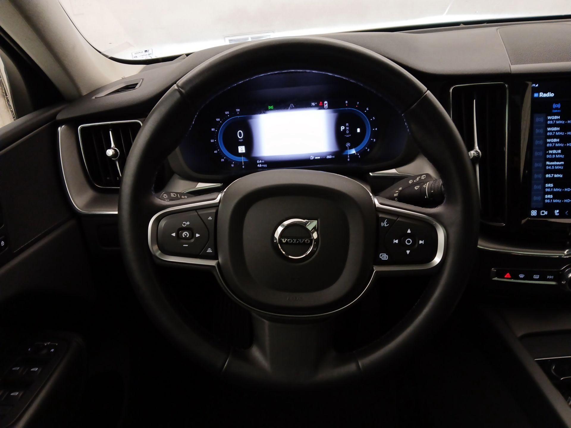 Thumbnail: 2023 Volvo XC60 - 10