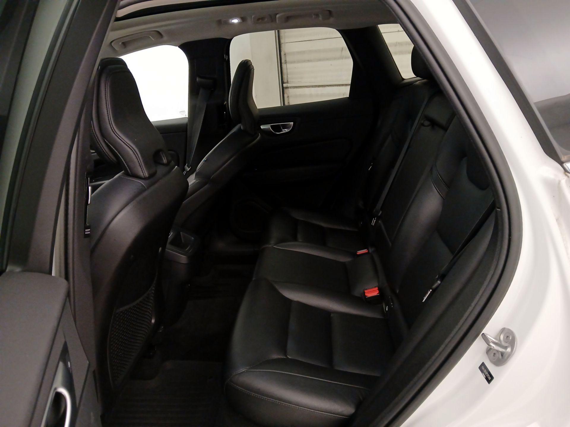 Thumbnail: 2023 Volvo XC60 - 20