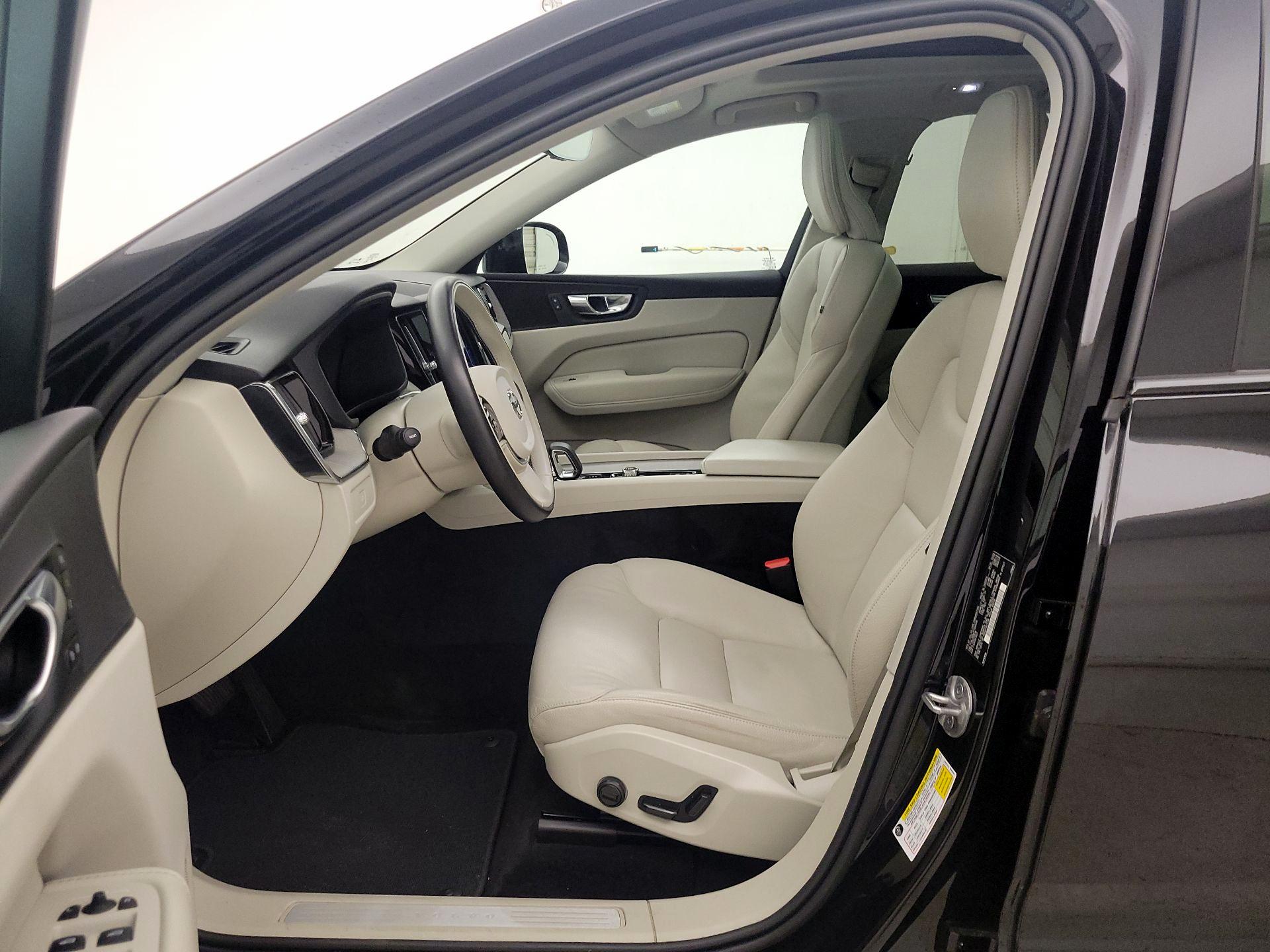 Thumbnail: 2023 Volvo XC60 - 11