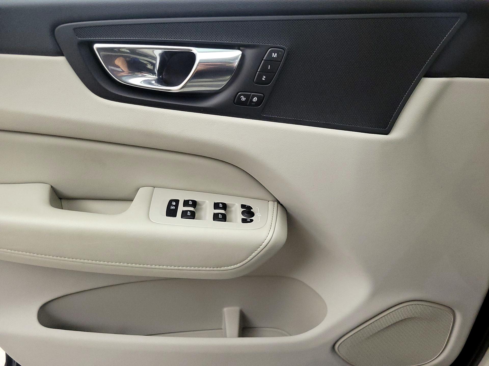 Thumbnail: 2023 Volvo XC60 - 12