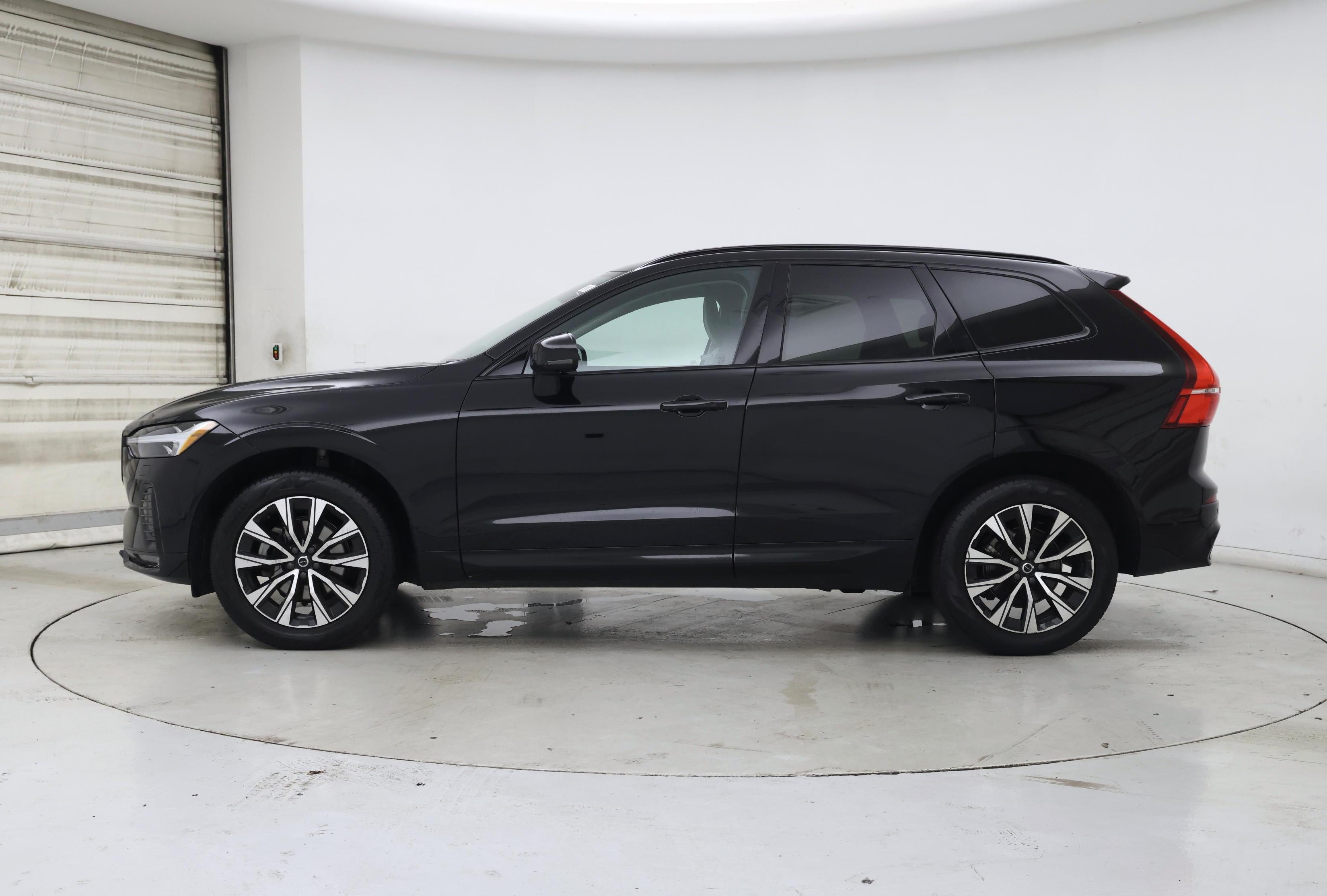 Thumbnail: 2023 Volvo XC60 - 3