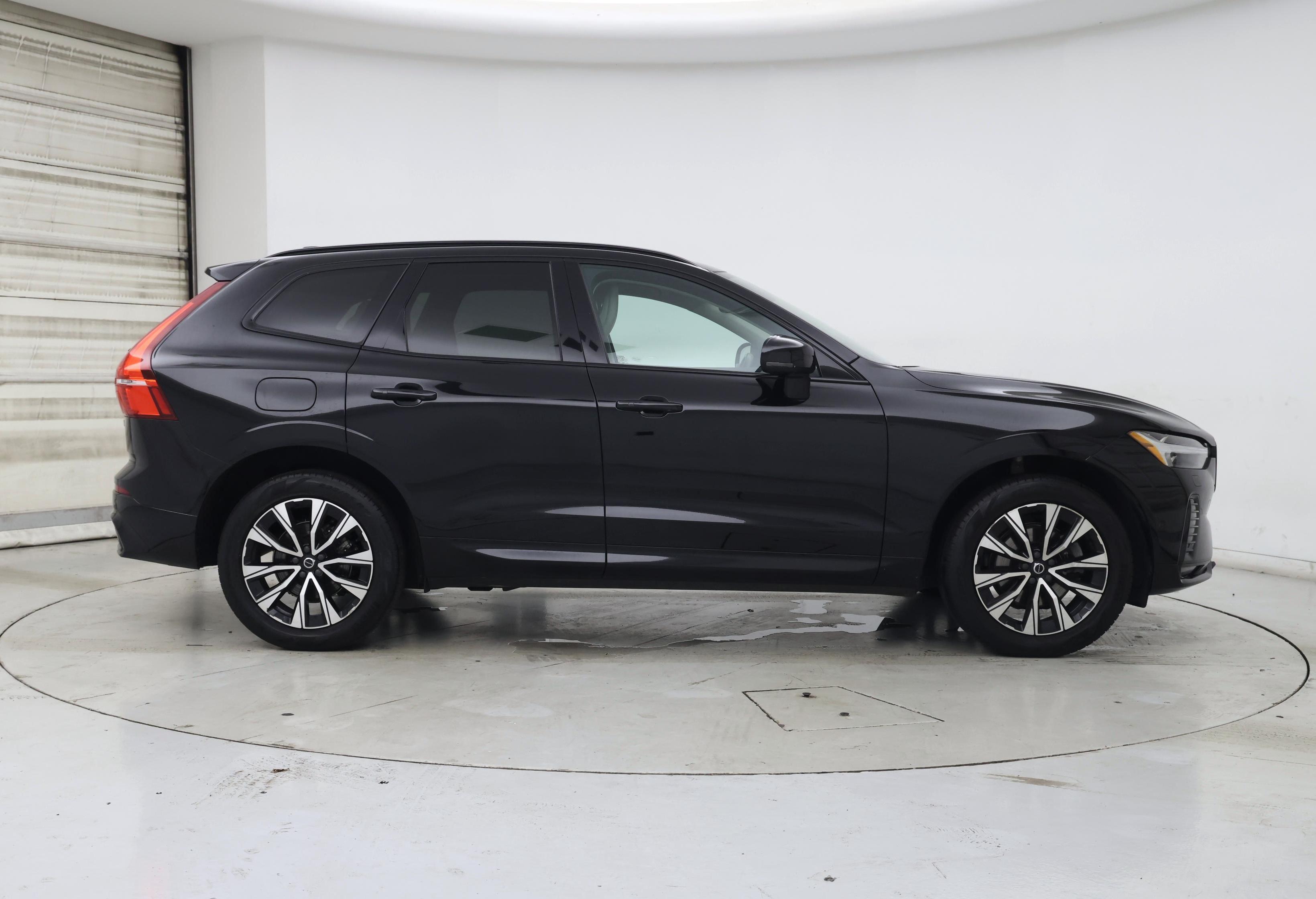Thumbnail: 2023 Volvo XC60 - 7
