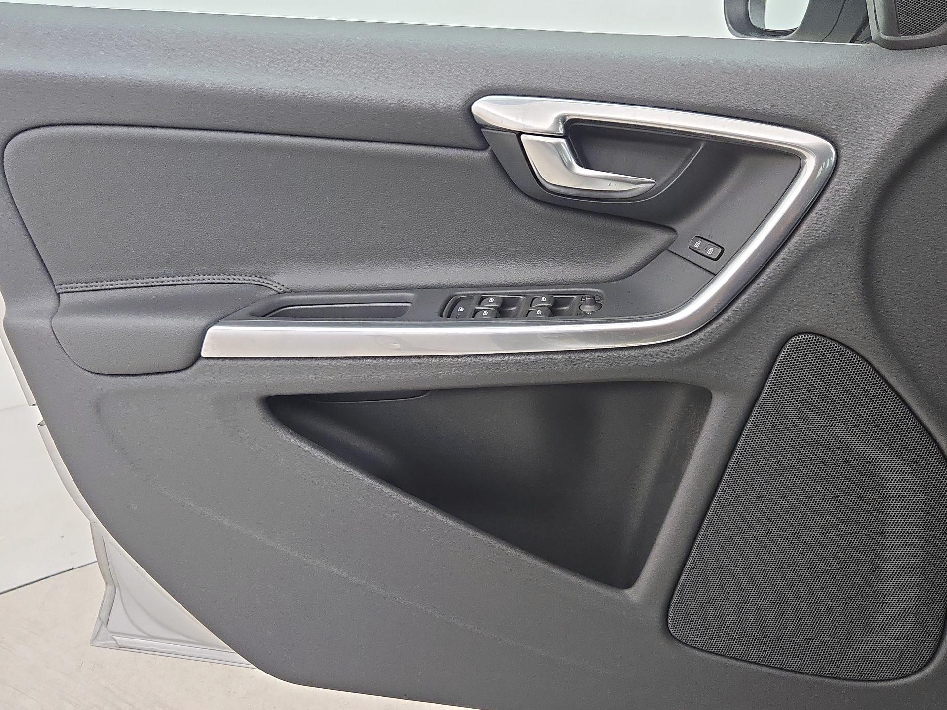 Thumbnail: 2015 Volvo S60 - 12