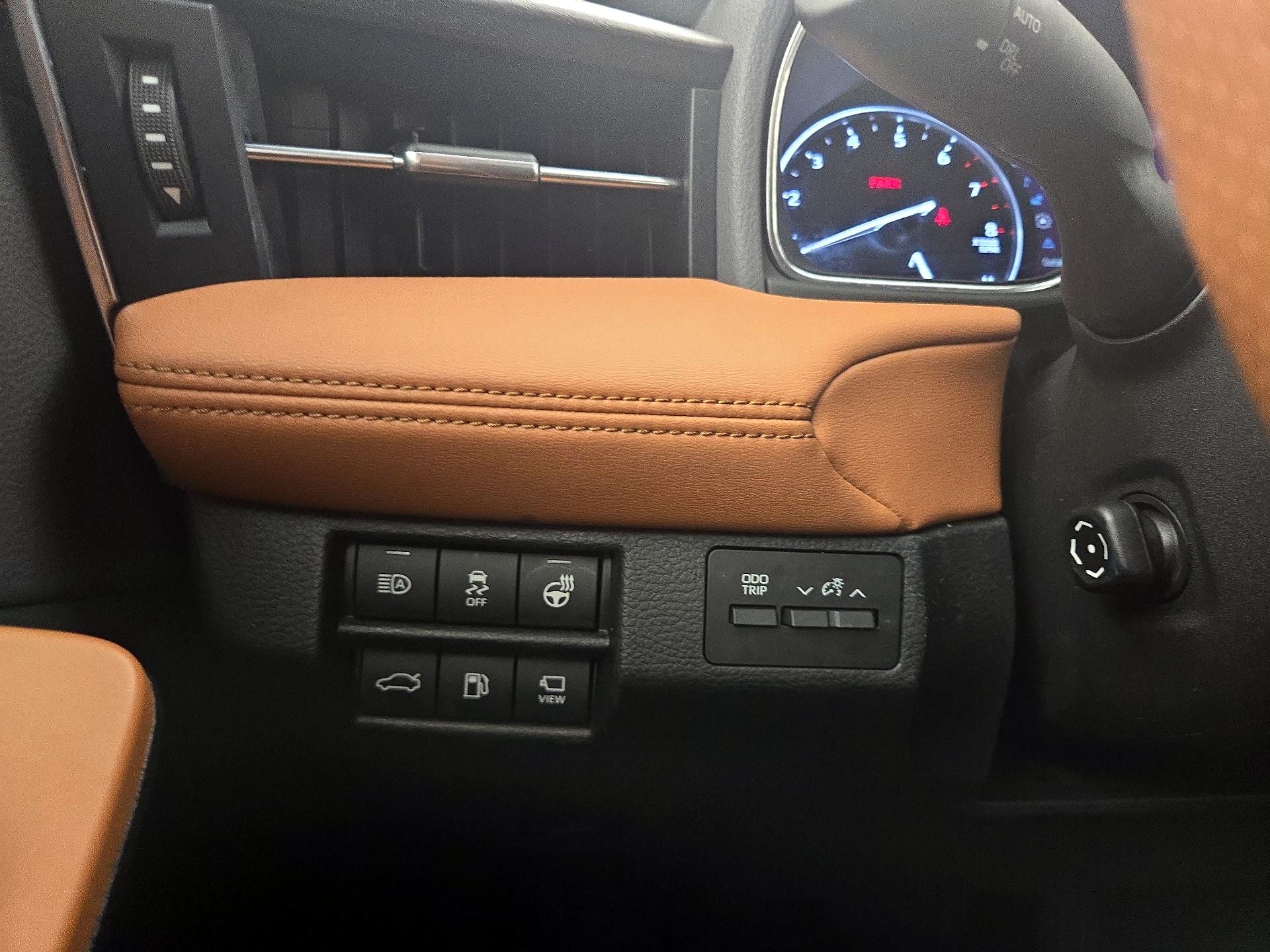 Thumbnail: 2020 Toyota Avalon - 13